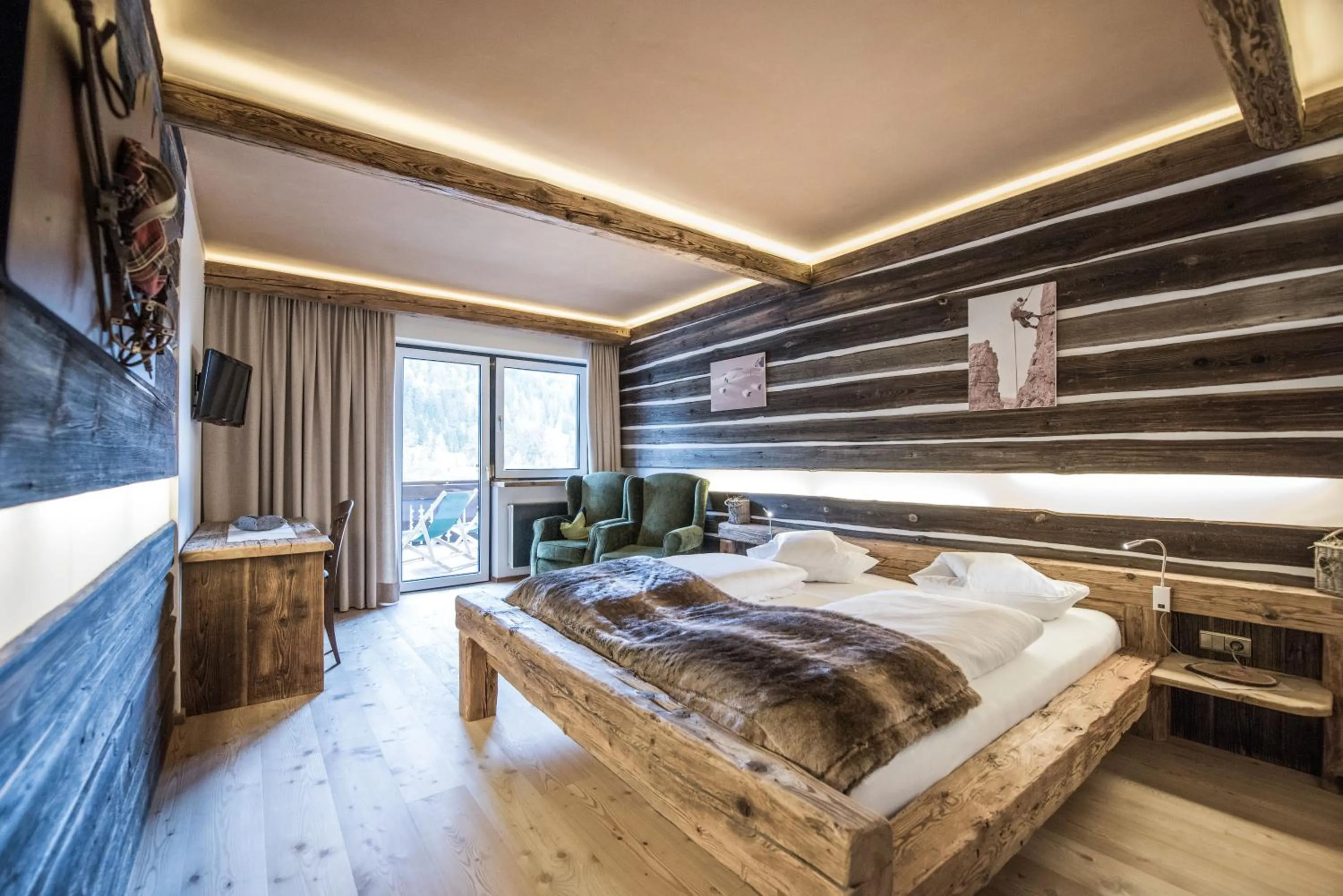 Photo of the whole room, Bed in Hotel Edelweiss