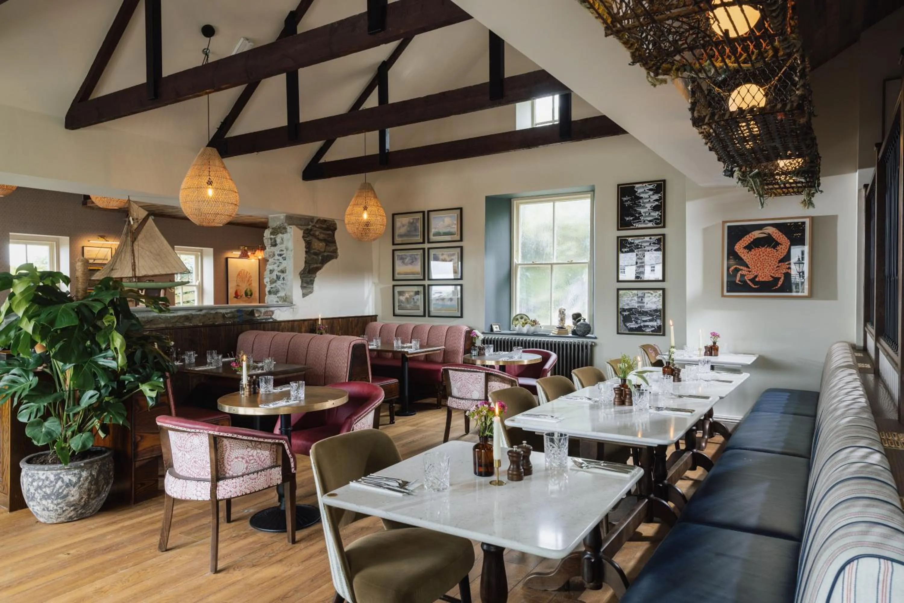 Restaurant/places to eat in Pier House