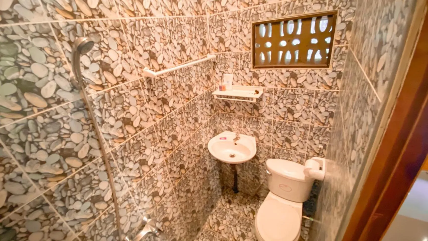 Bathroom in Faasai Resort & Spa