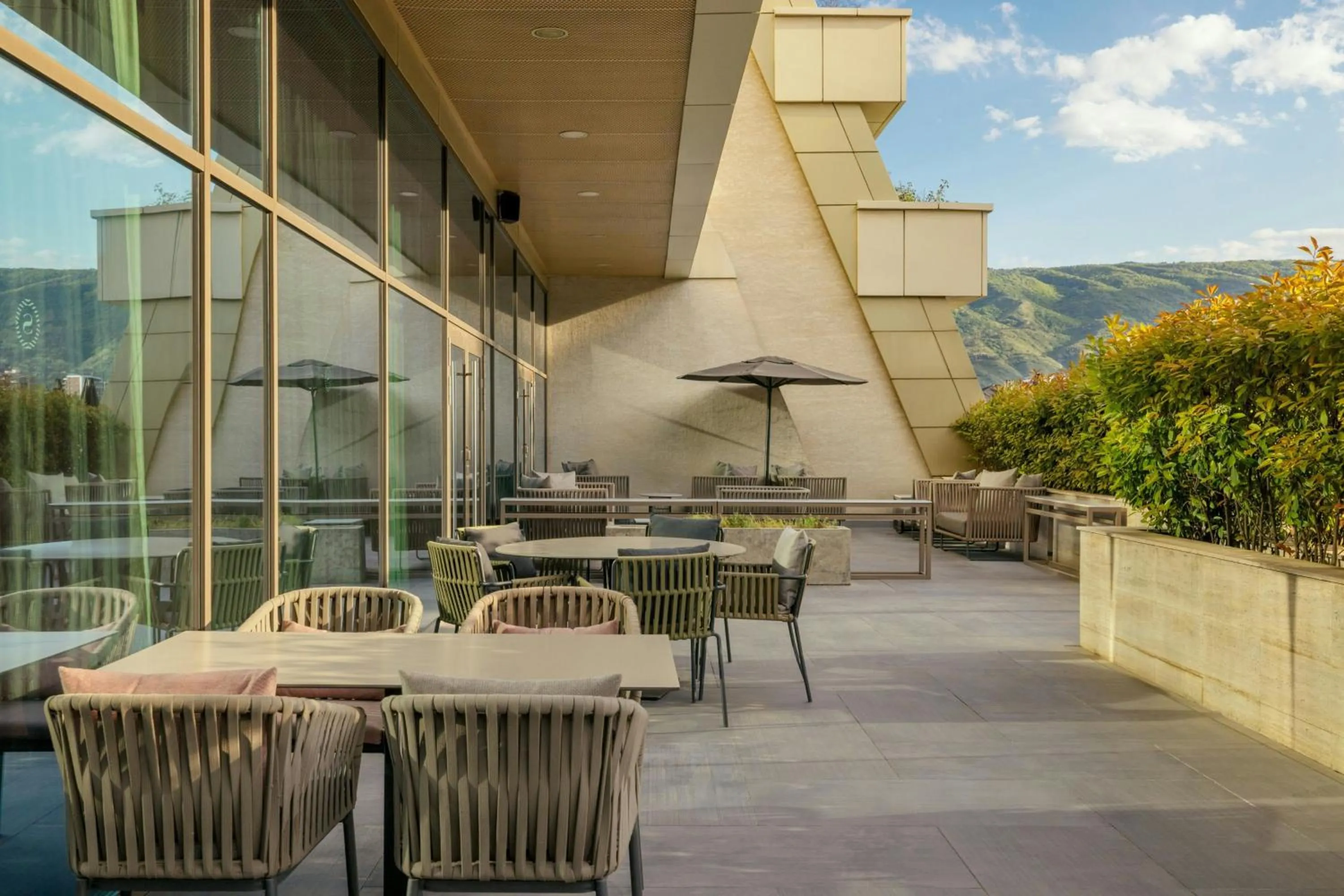 Restaurant/places to eat in Sheraton Grand Tbilisi Metechi Palace