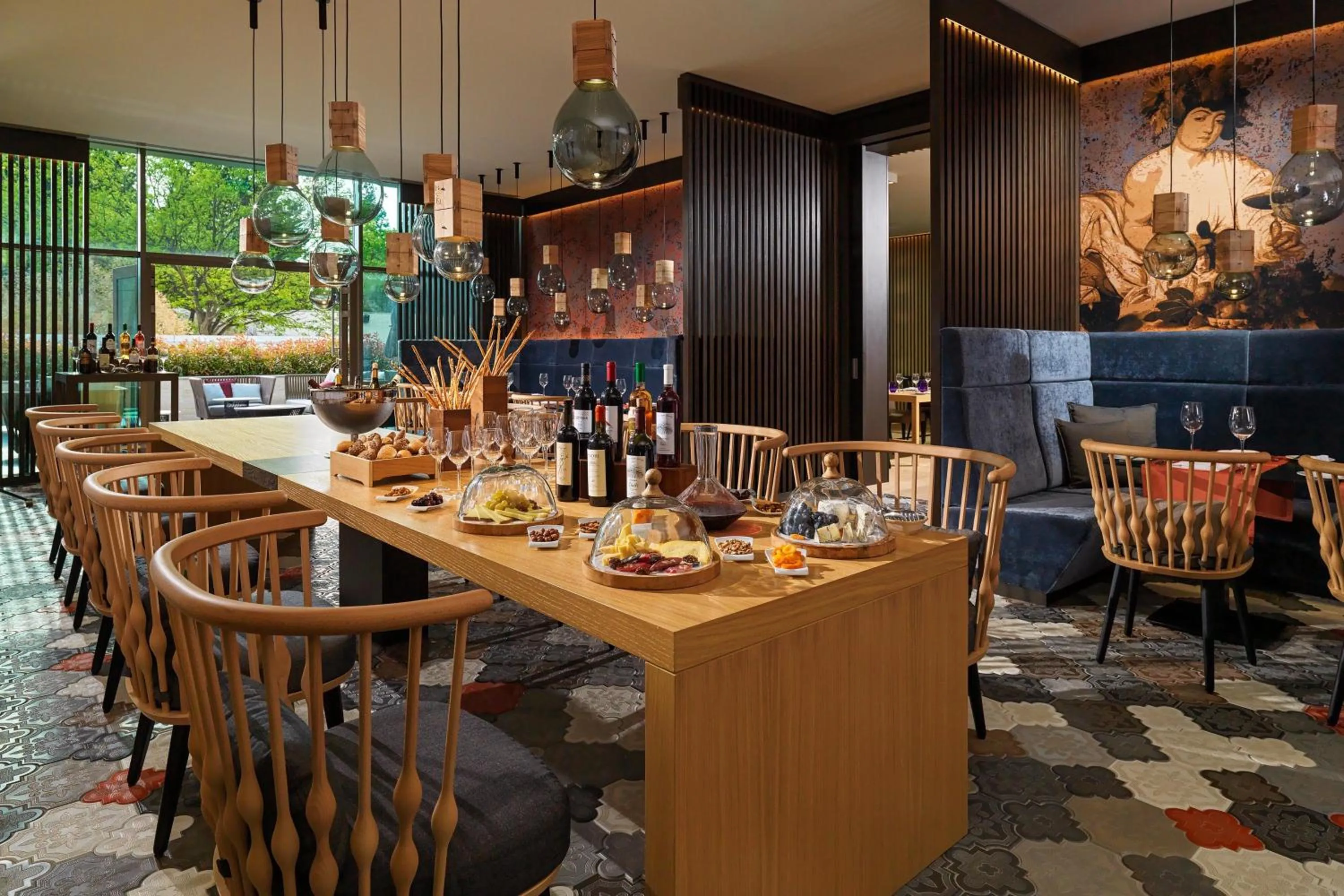 Restaurant/places to eat in Sheraton Grand Tbilisi Metechi Palace