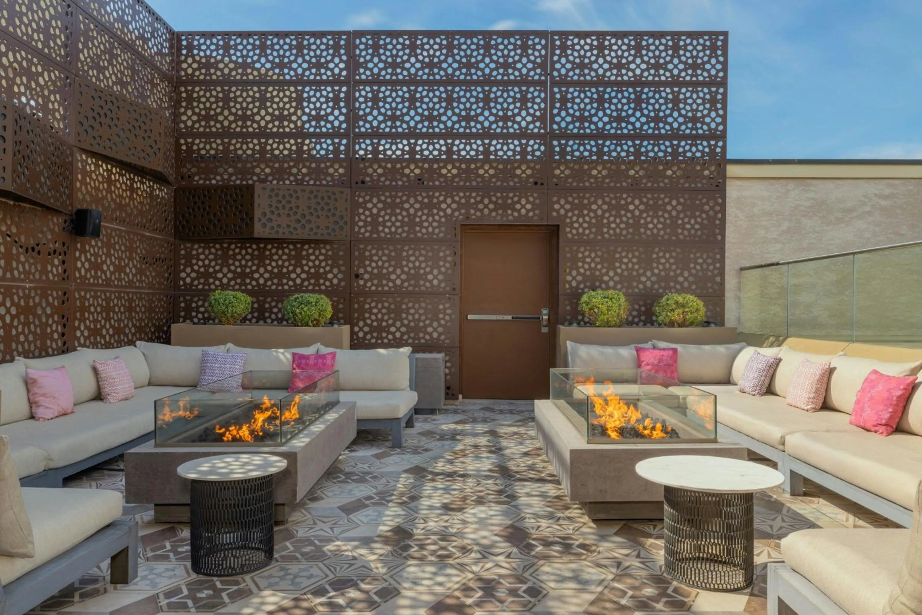 Restaurant/places to eat in Sheraton Grand Tbilisi Metechi Palace