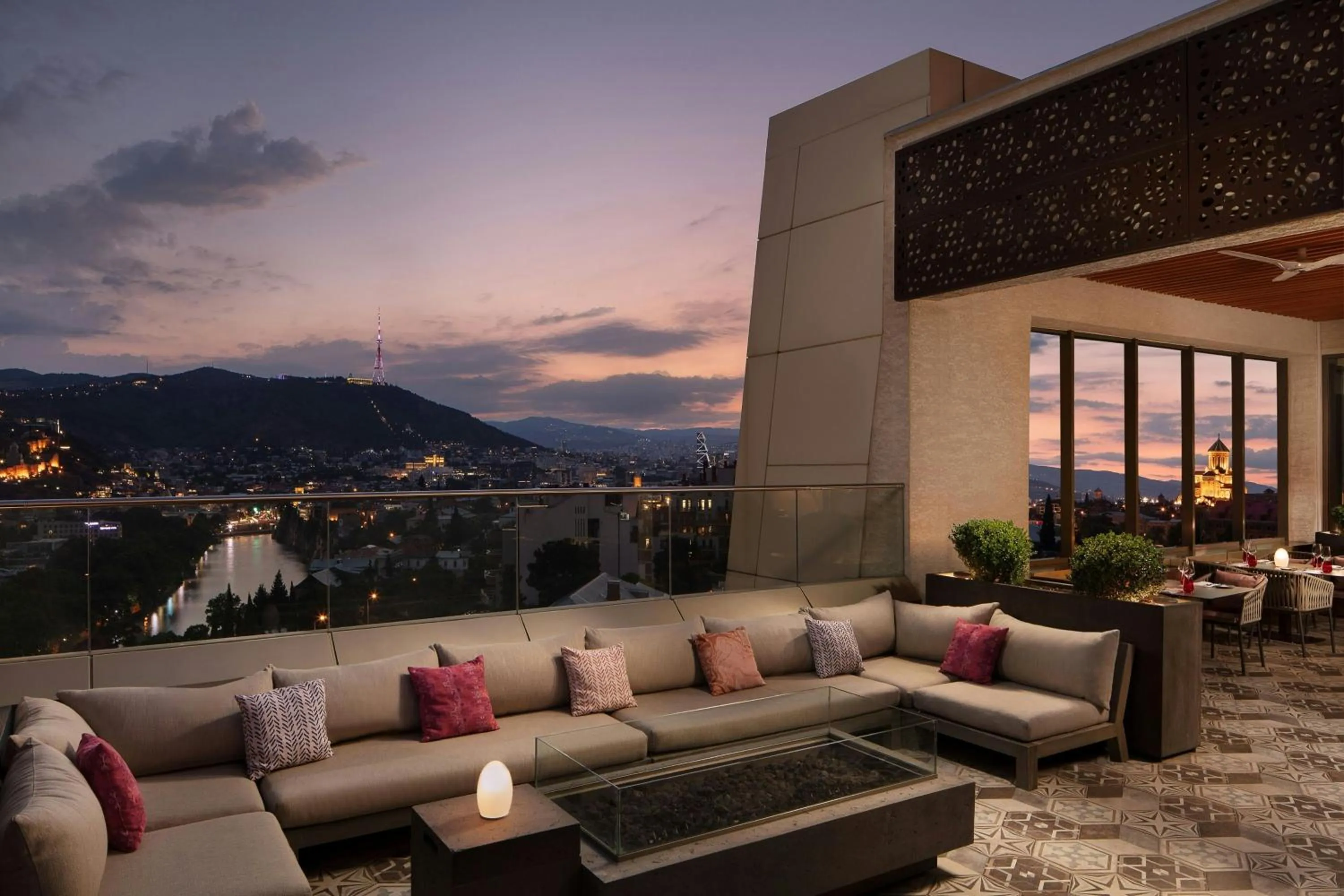 Restaurant/places to eat in Sheraton Grand Tbilisi Metechi Palace