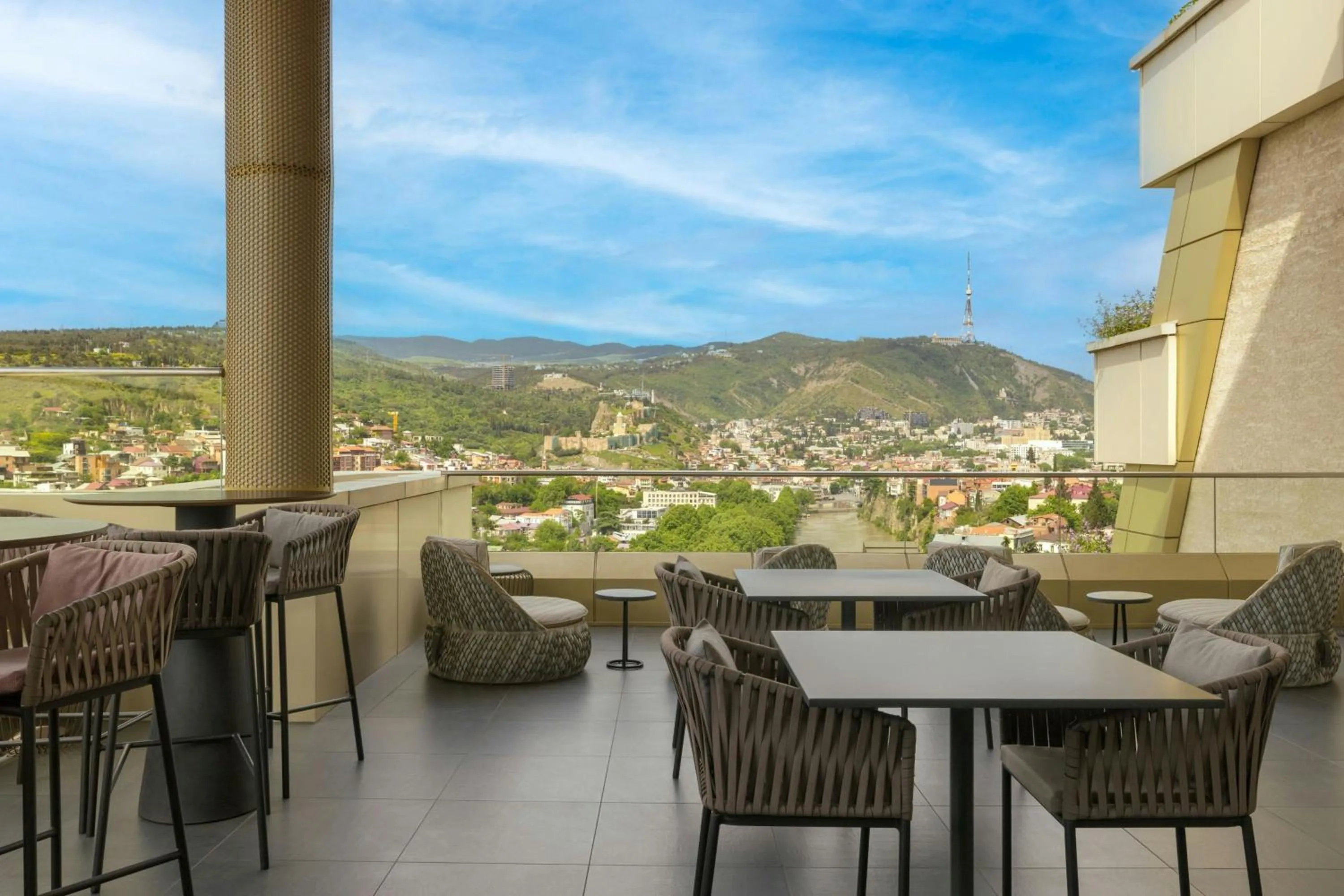 Lounge or bar in Sheraton Grand Tbilisi Metechi Palace