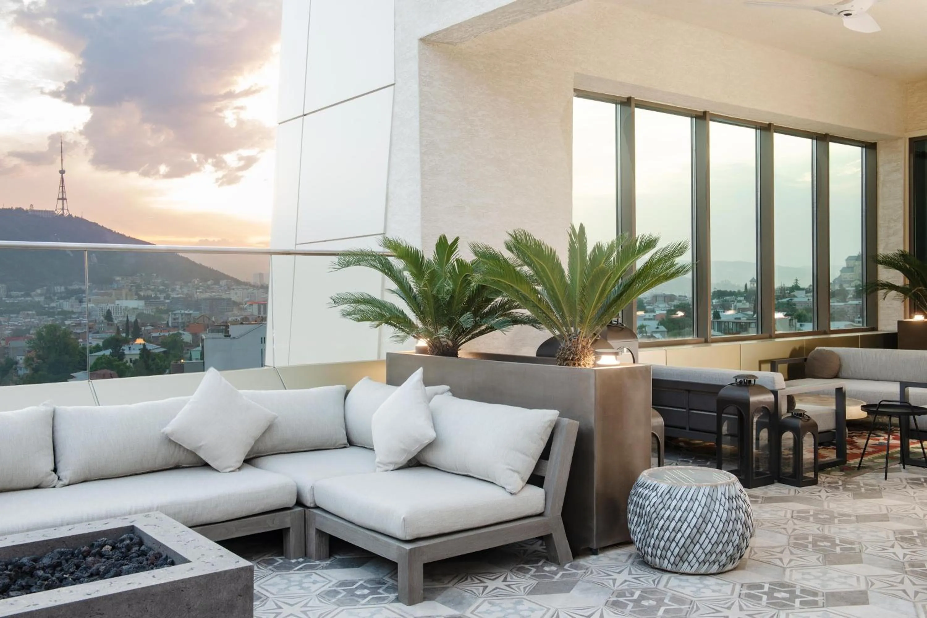 Restaurant/places to eat in Sheraton Grand Tbilisi Metechi Palace