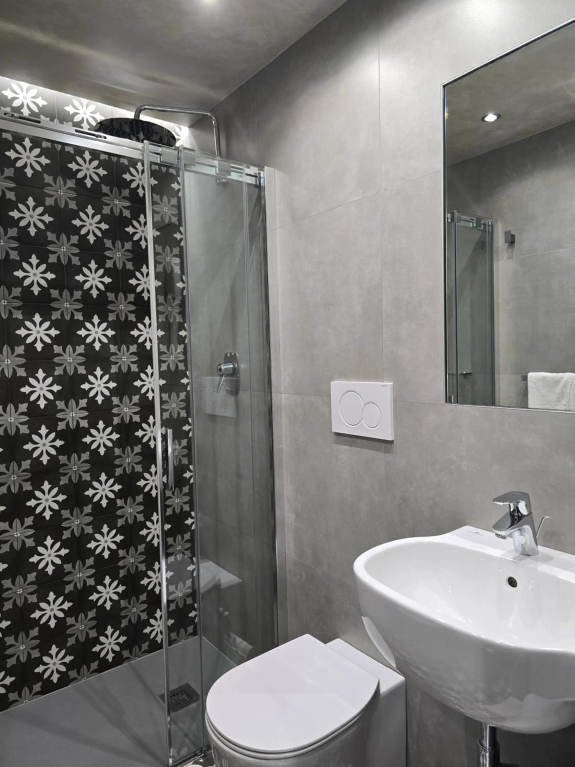 Shower in Hotel La Pergola