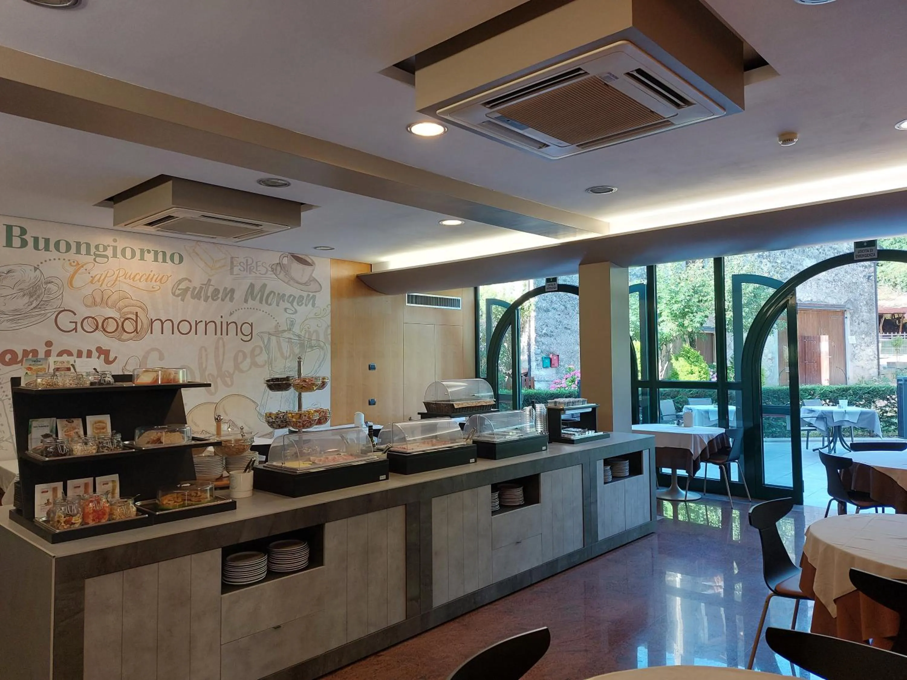 Breakfast in Hotel La Pergola