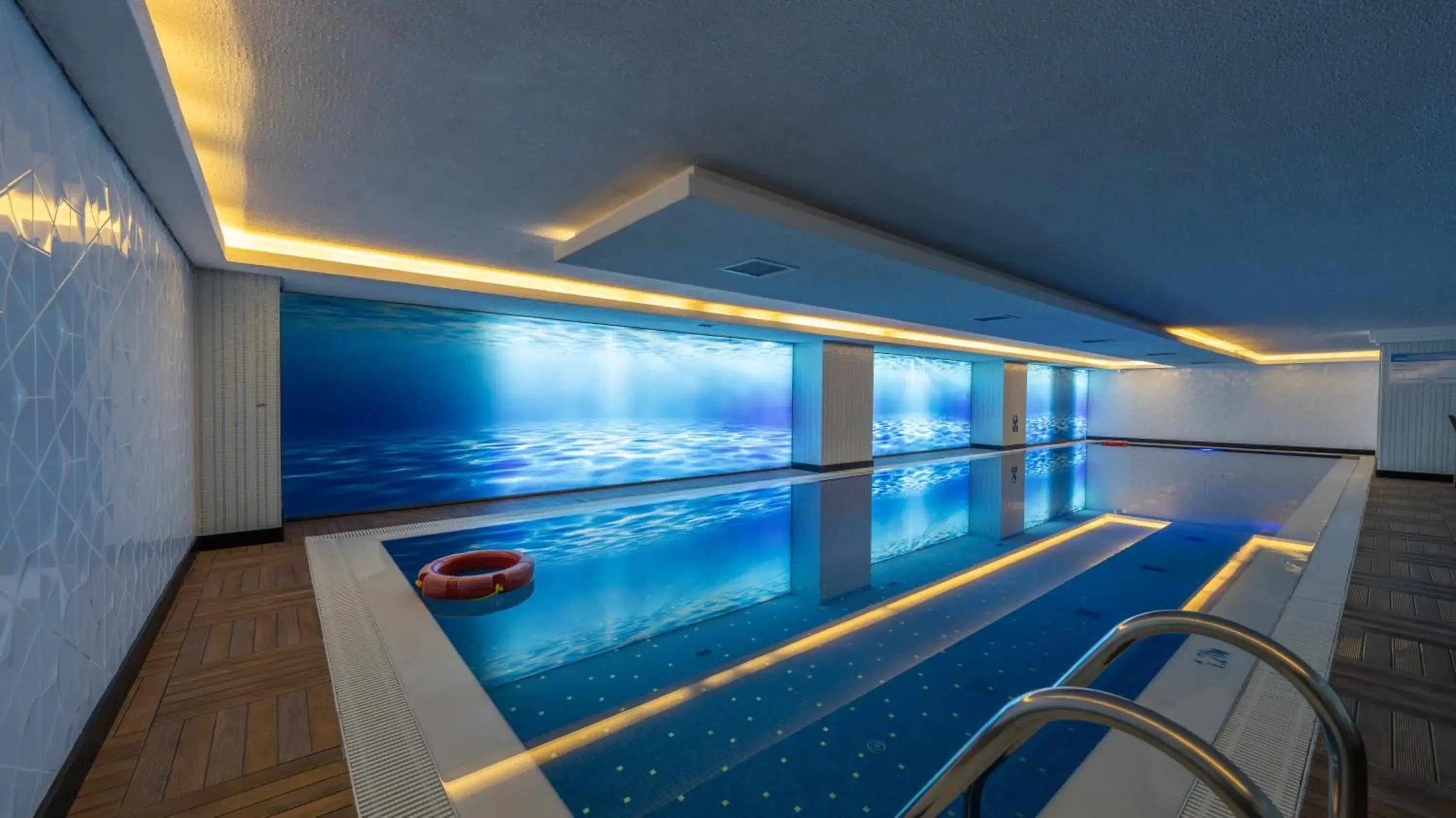 Pool view in Grand Makel Hotel Topkapi Pool view in Grand Makel Hotel Topkapi