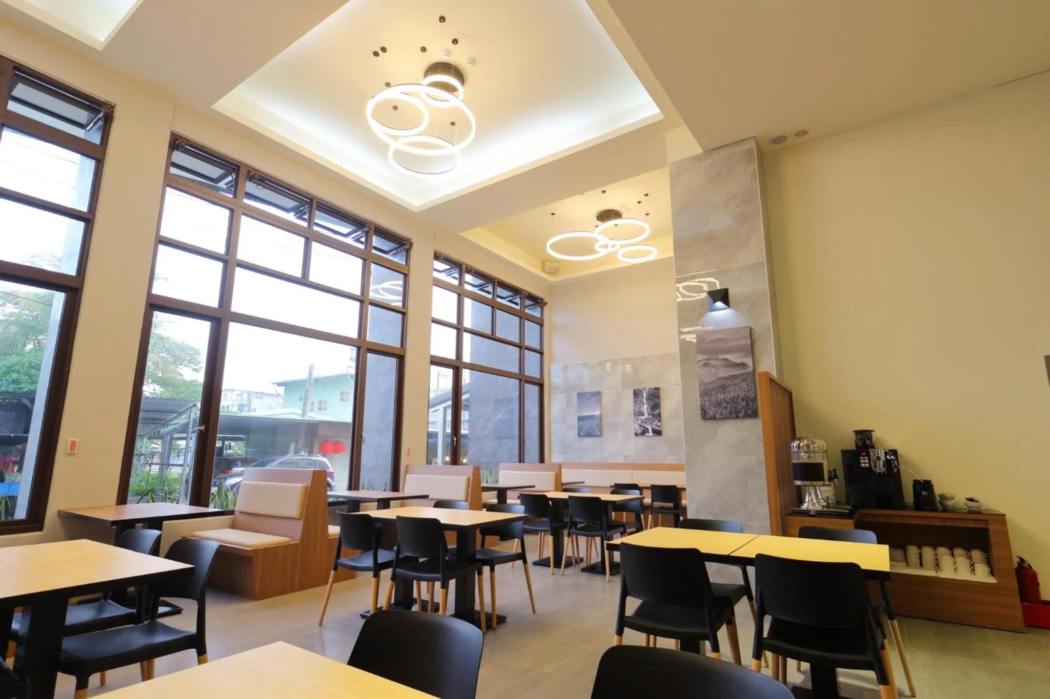 Restaurant/places to eat in KET Hotel