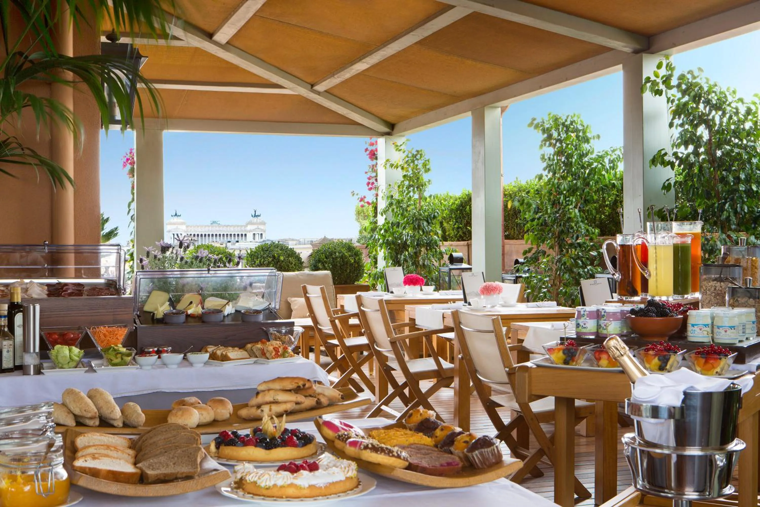 Buffet breakfast in Portrait Roma - Lungarno Collection