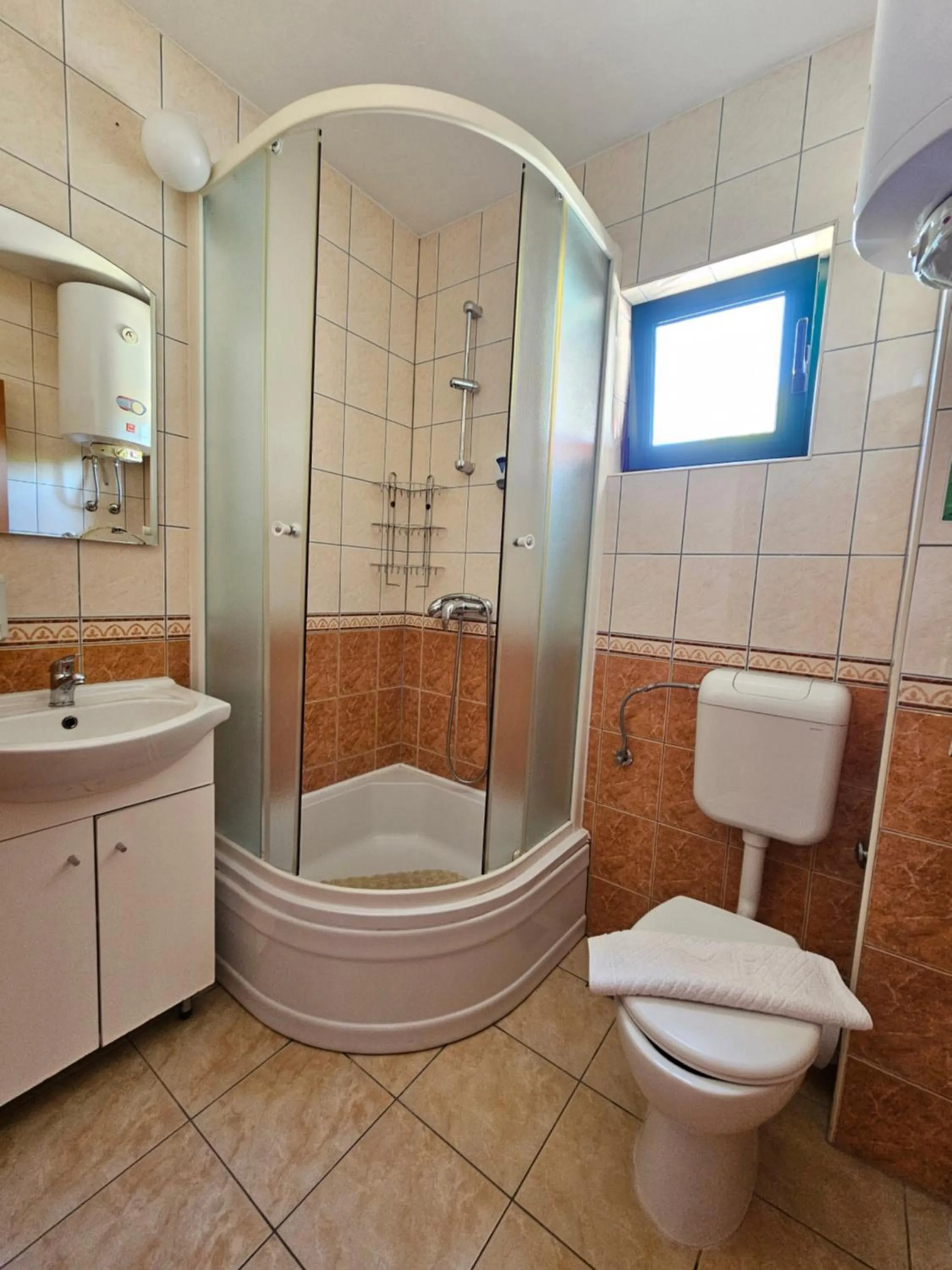 Toilet in Hotel Prvan