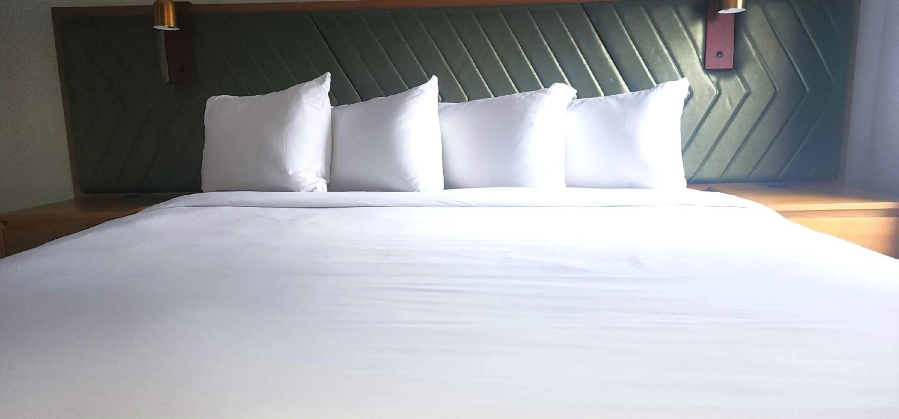 Bedroom, Bed in Penn Lodge Hotel & Suites Philadelphia - Bensalem