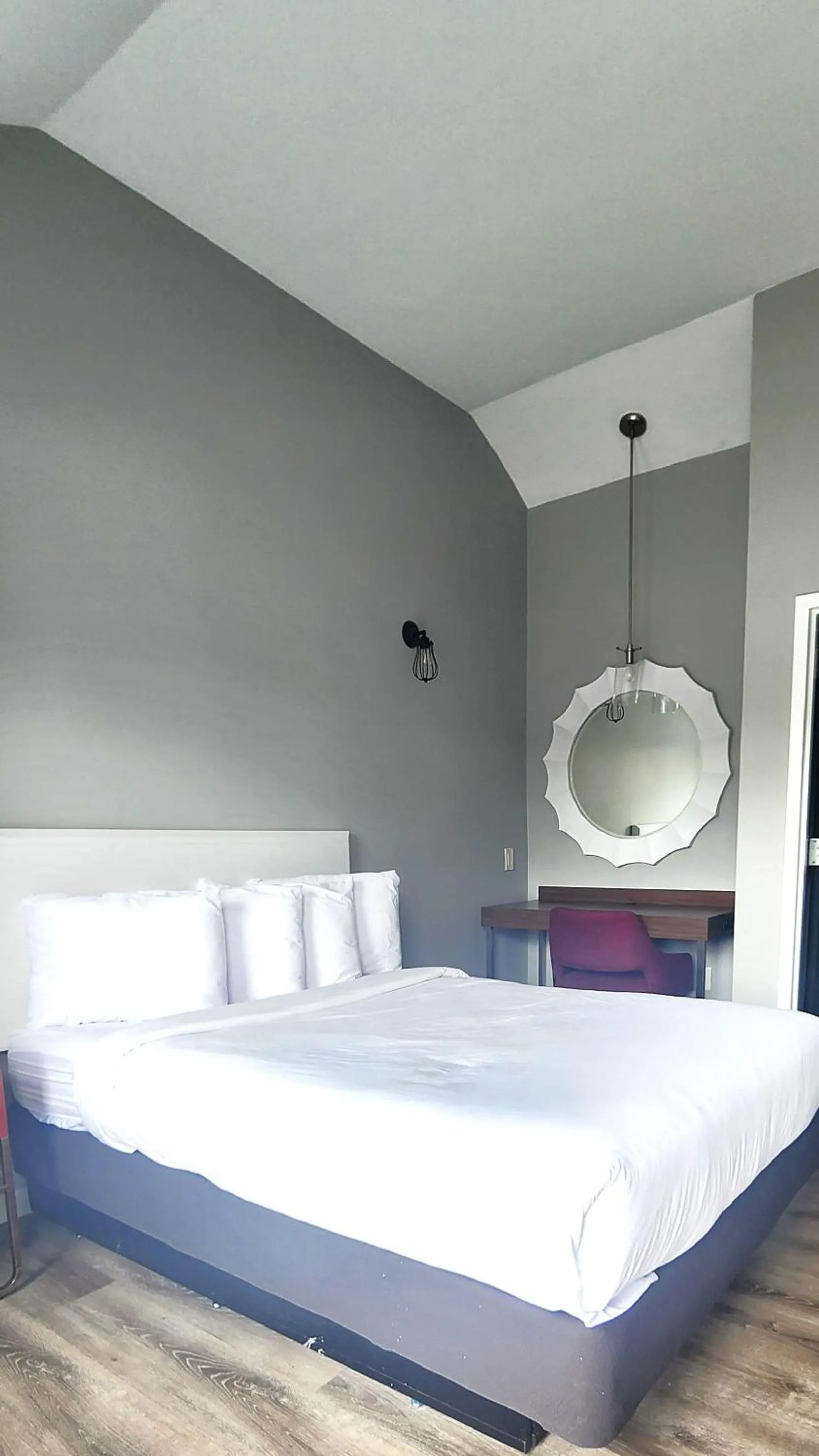 Bed in Penn Lodge Hotel & Suites Philadelphia - Bensalem