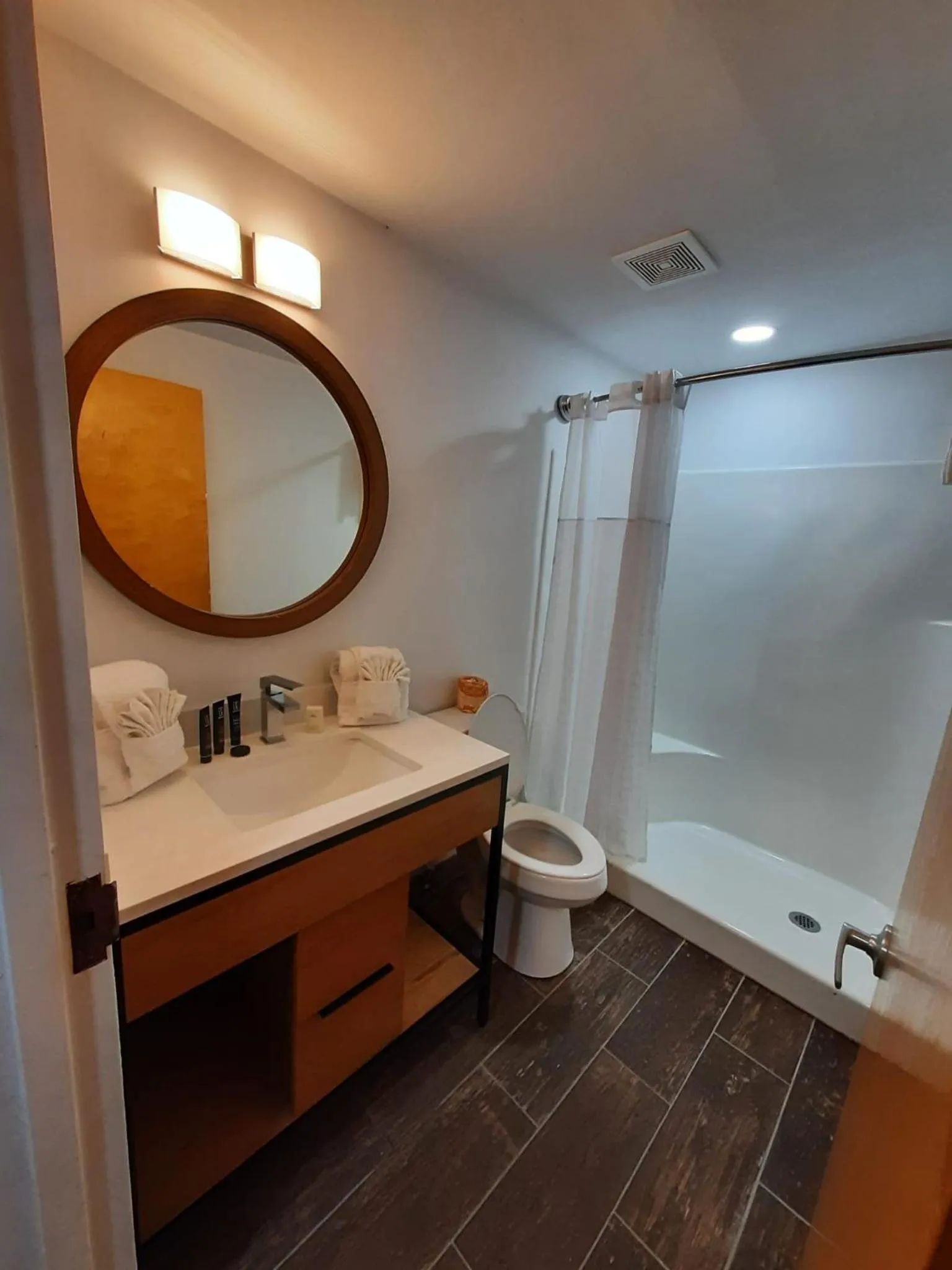 Bathroom in Penn Lodge Hotel & Suites Philadelphia - Bensalem