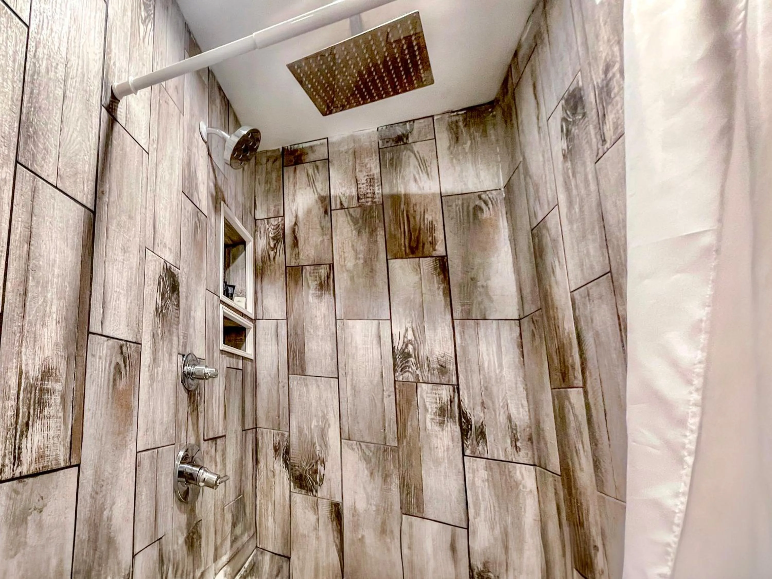 Shower in Penn Lodge Hotel & Suites Philadelphia - Bensalem