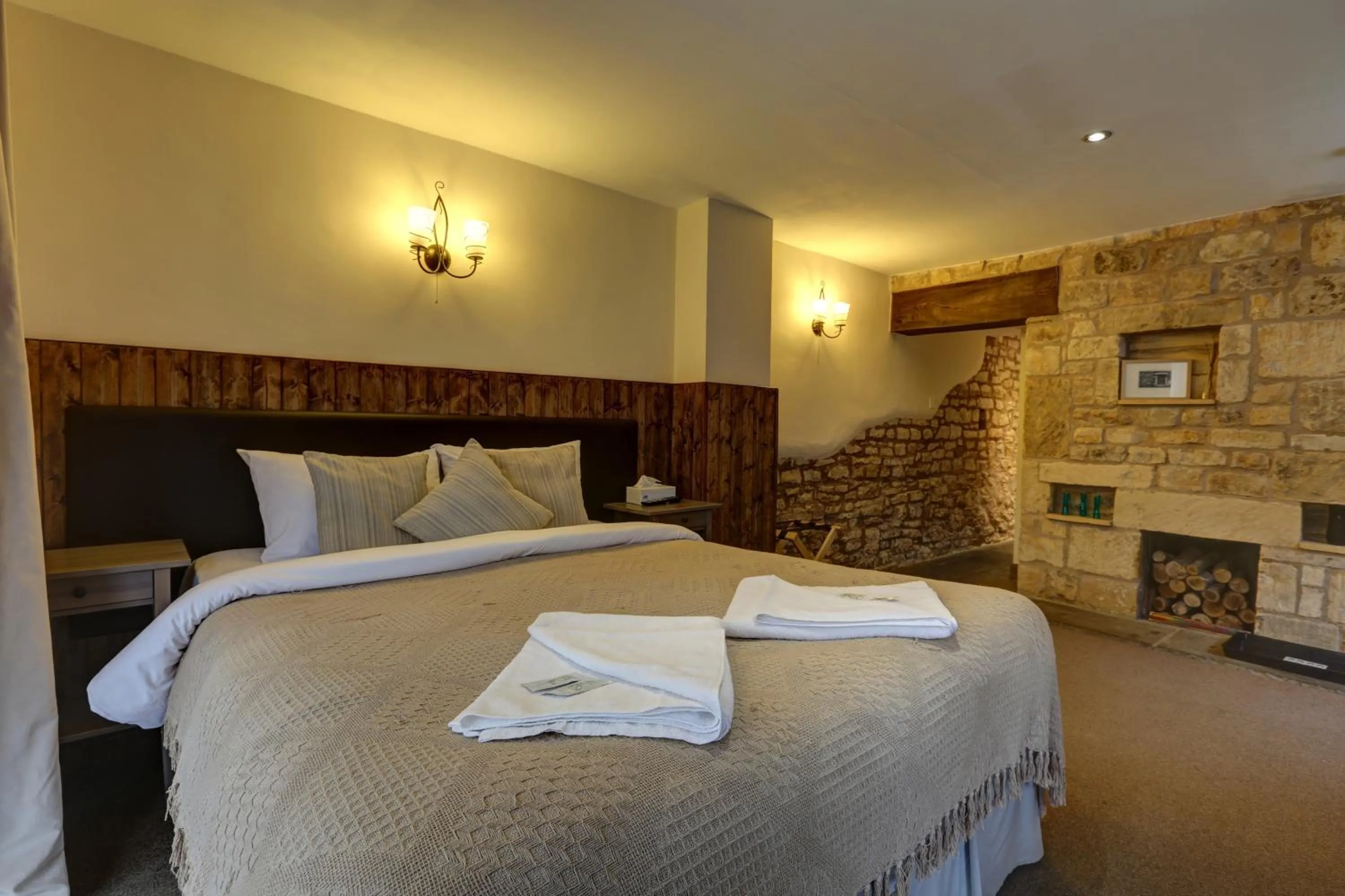 Large Double or Twin Room in Volunteer Inn