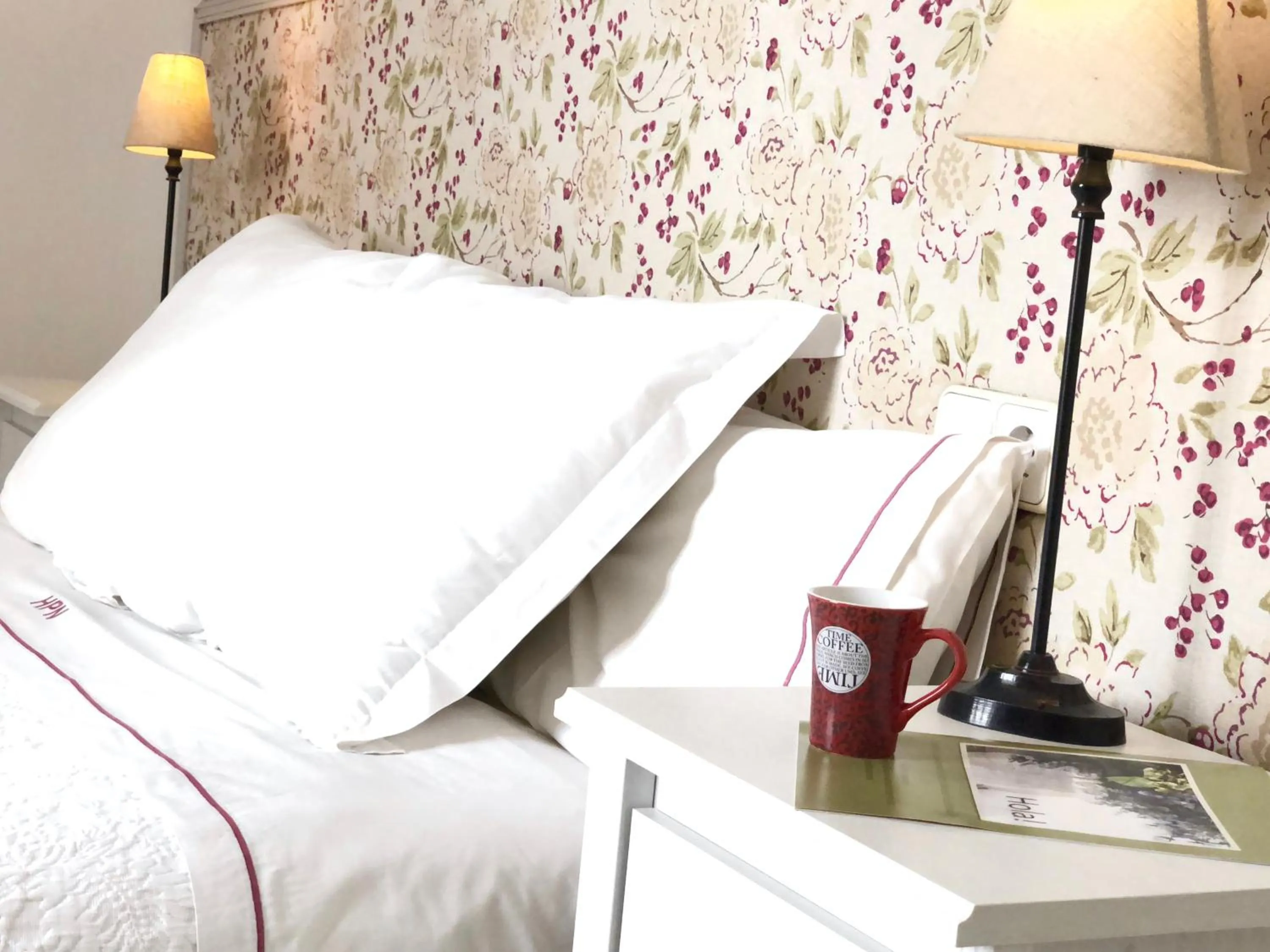 Decorative detail, Bed in Hostal Poblenou