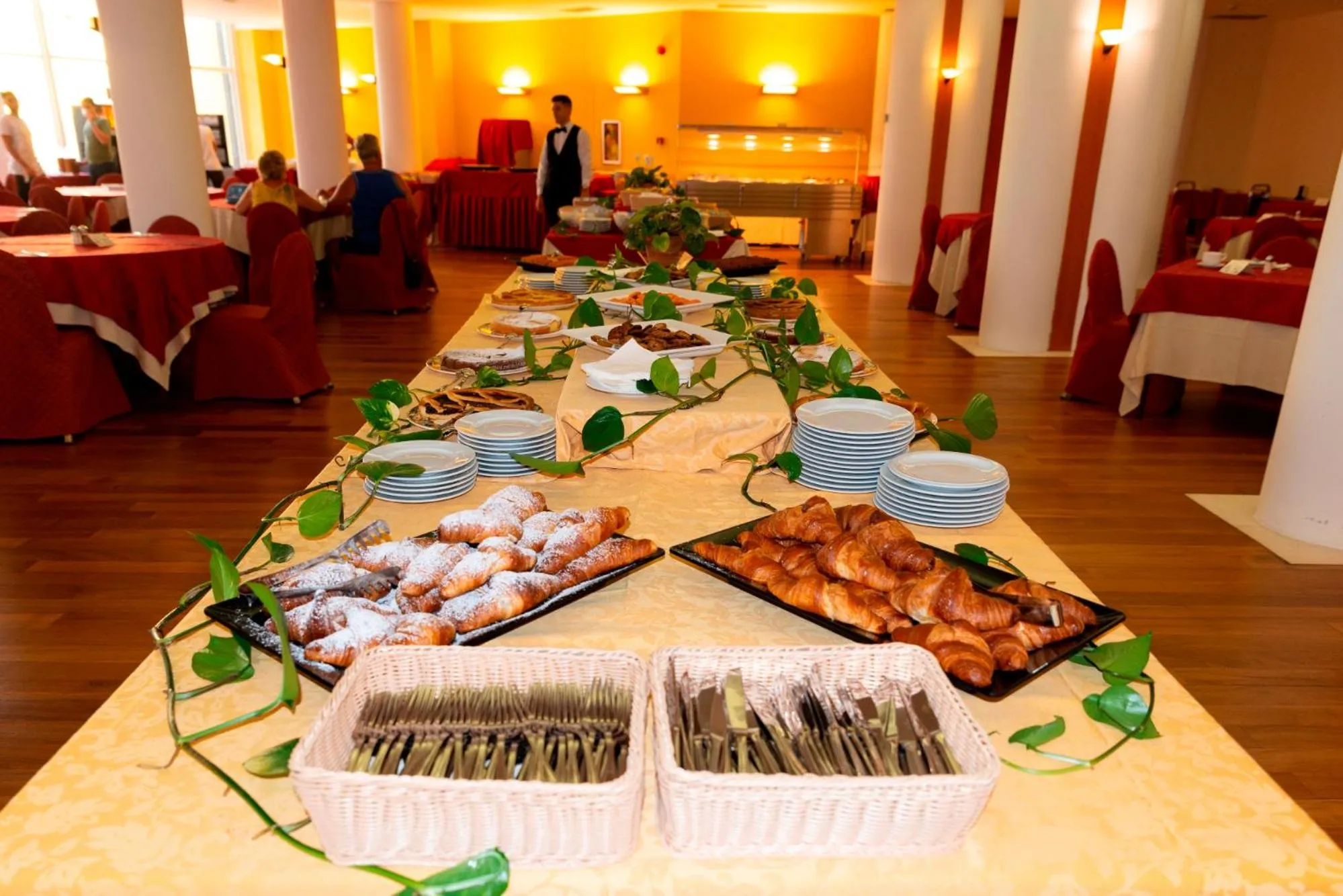 Restaurant/places to eat in Hotel Torre Normanna