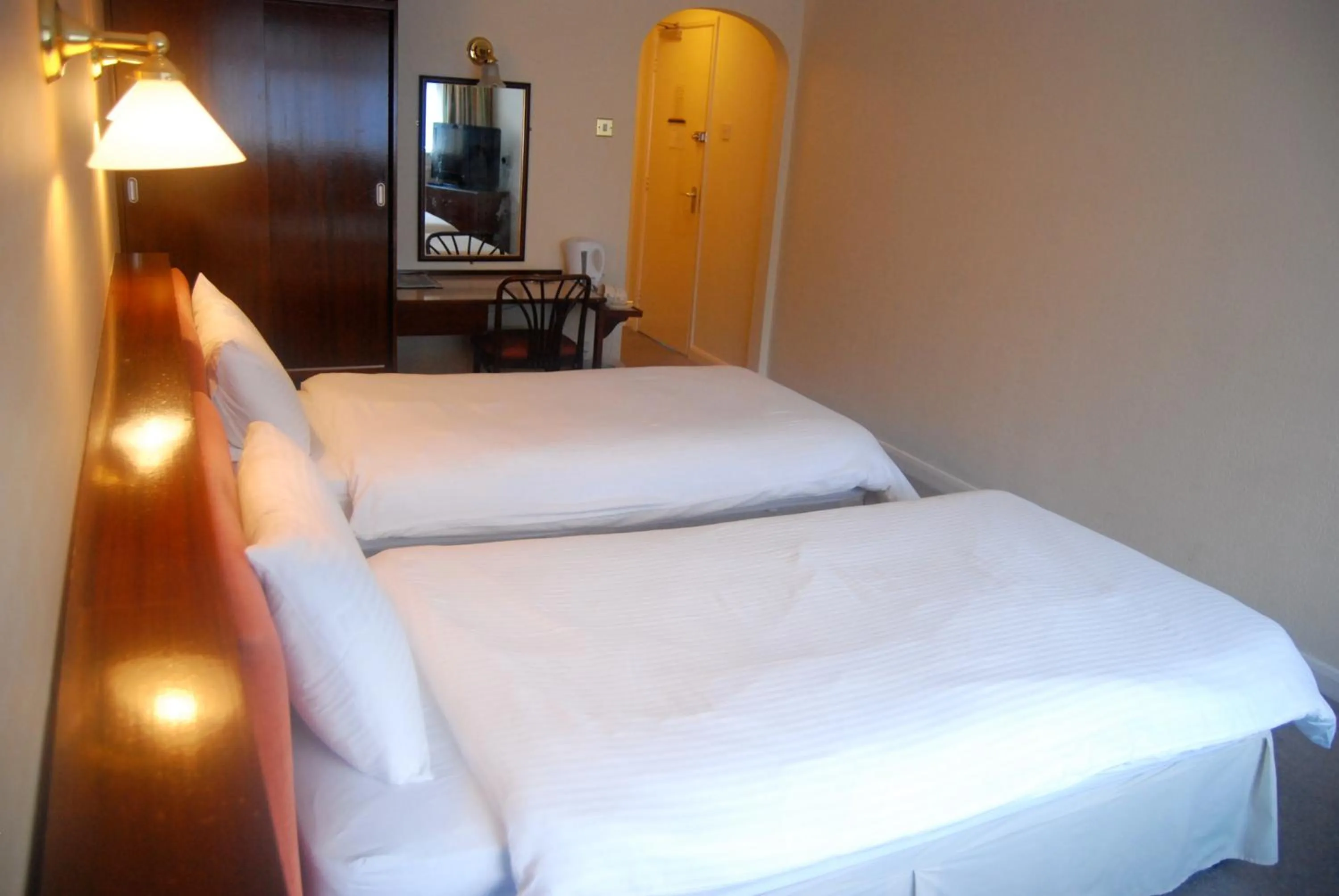 Photo of the whole room, Bed in Brecon Hotel Sheffield Rotherham