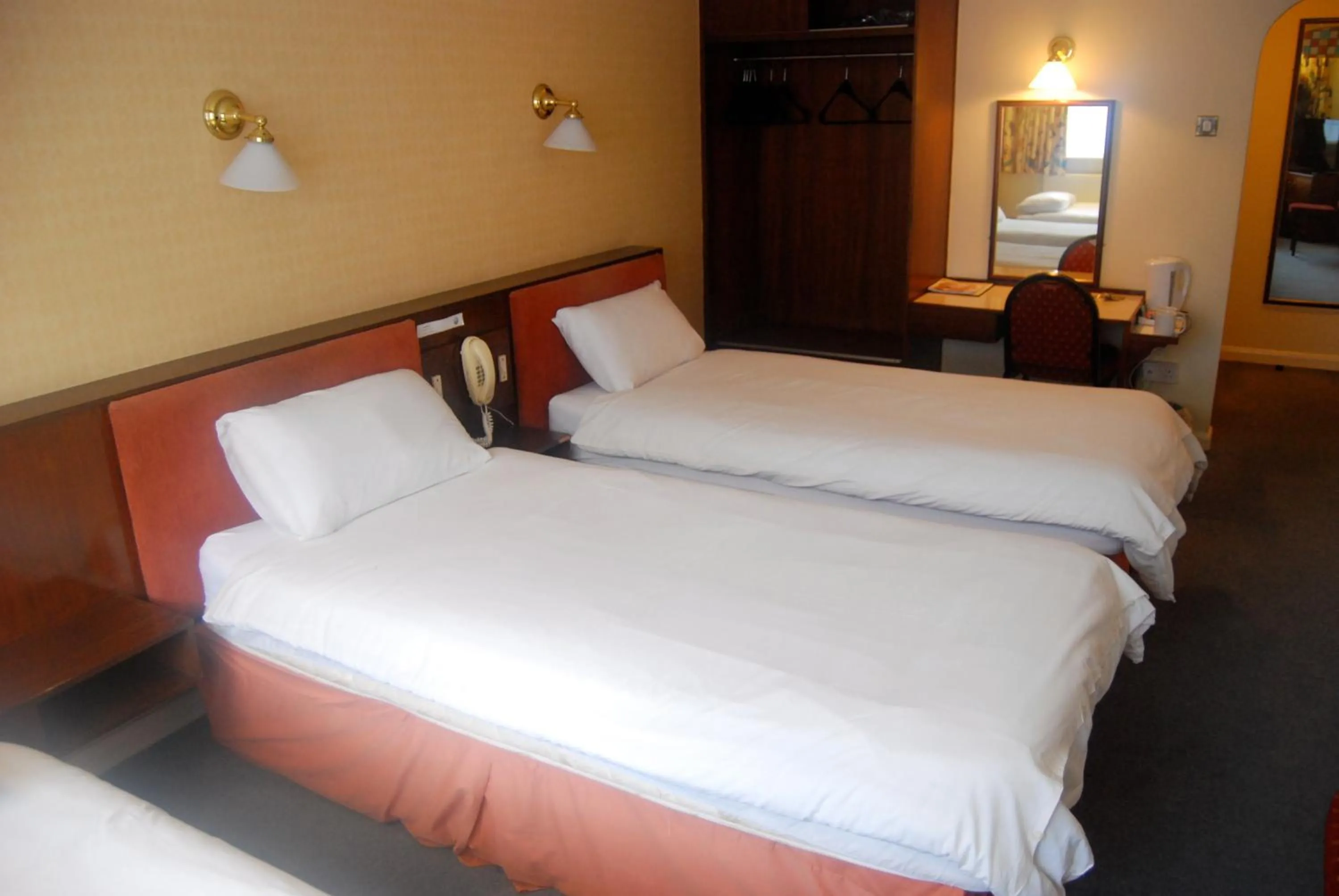 Photo of the whole room, Bed in Brecon Hotel Sheffield Rotherham