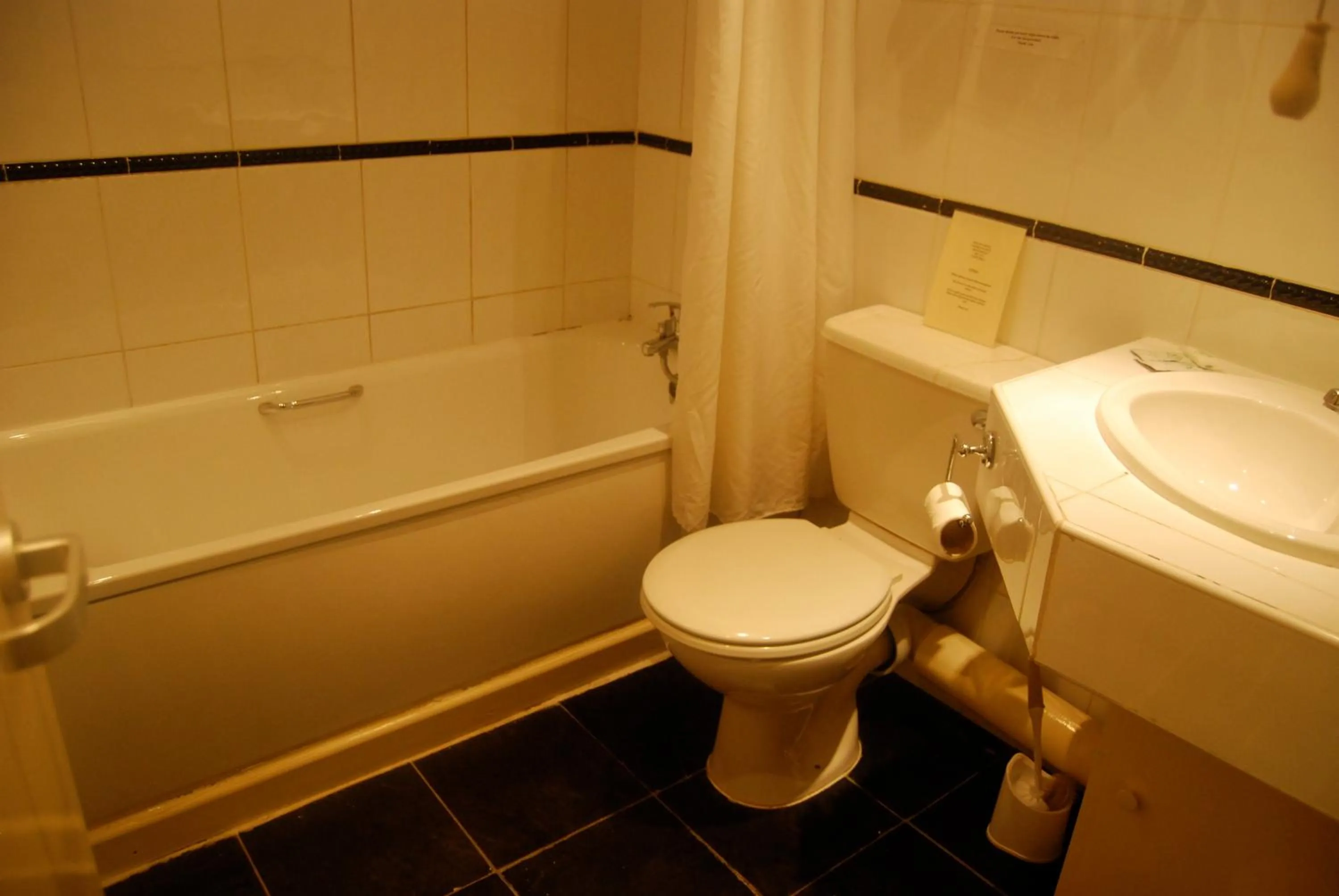 Bathroom in Brecon Hotel Sheffield Rotherham