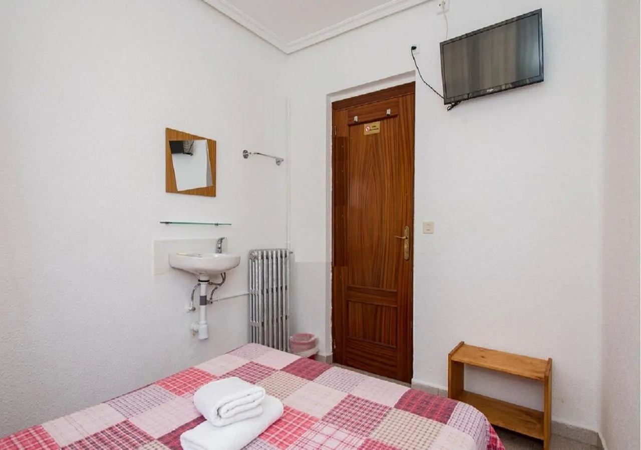 Bedroom, Bed in Pension Salamanca