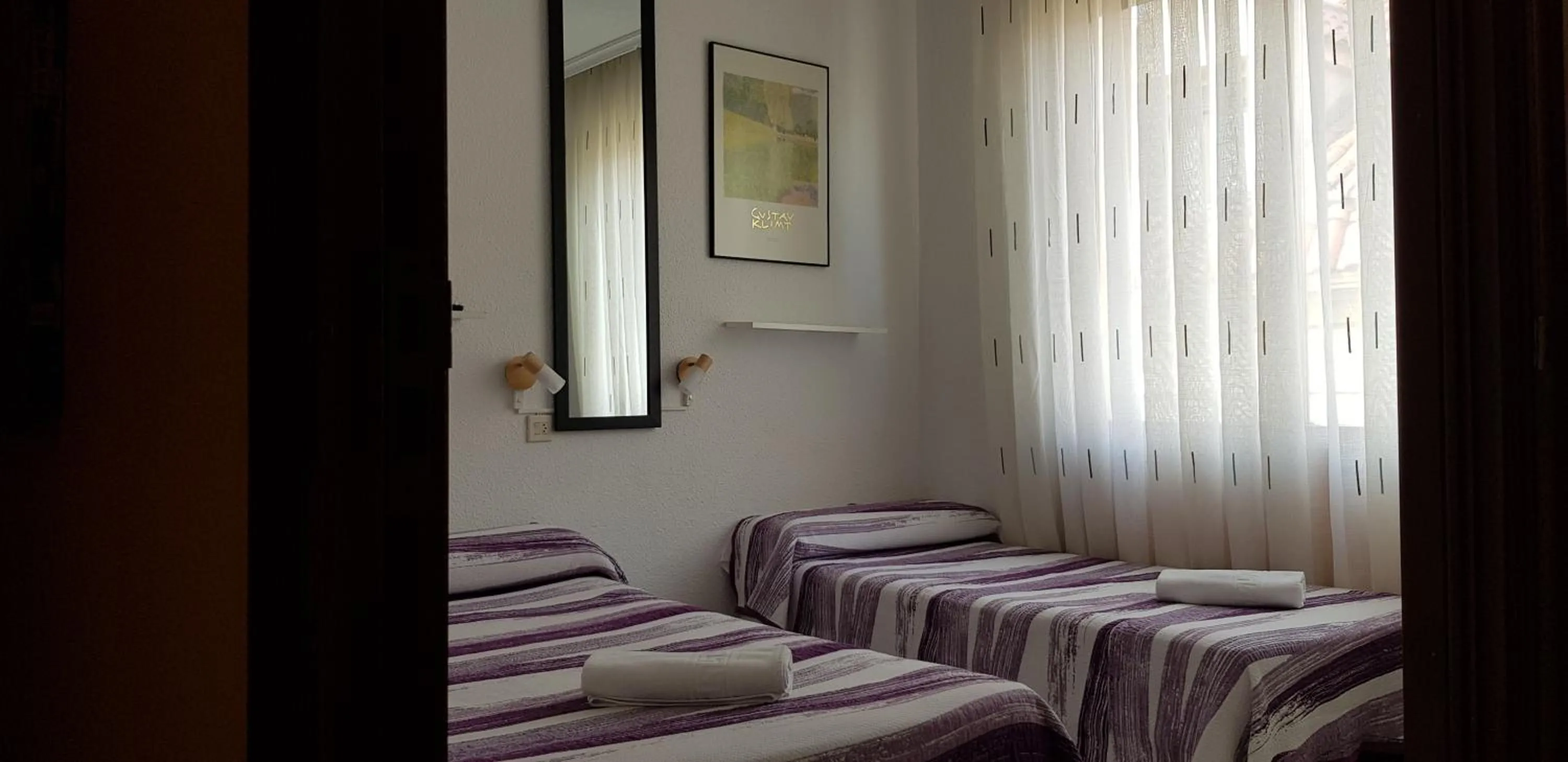 Photo of the whole room, Bed in Pension Salamanca