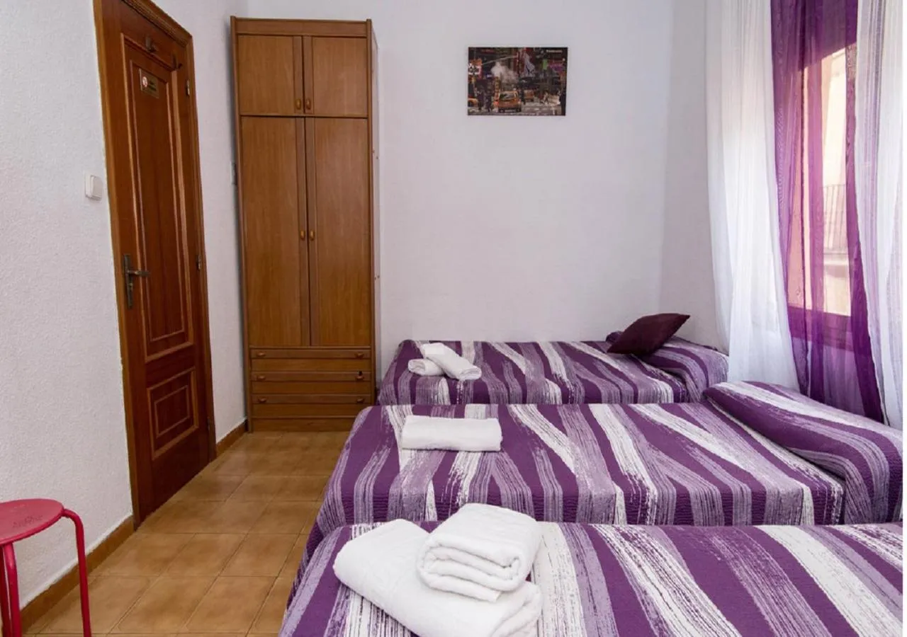 Bedroom, Bed in Pension Salamanca