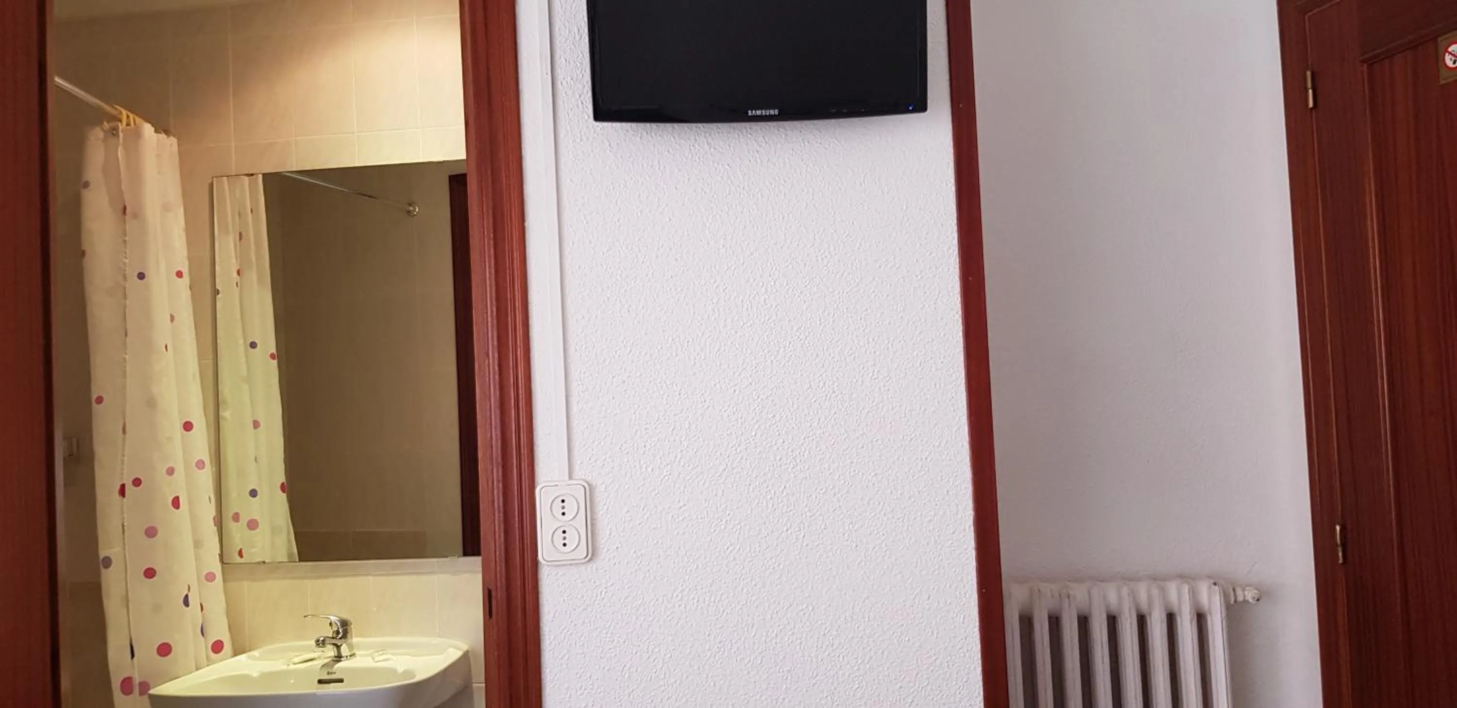 Shower in Pension Salamanca