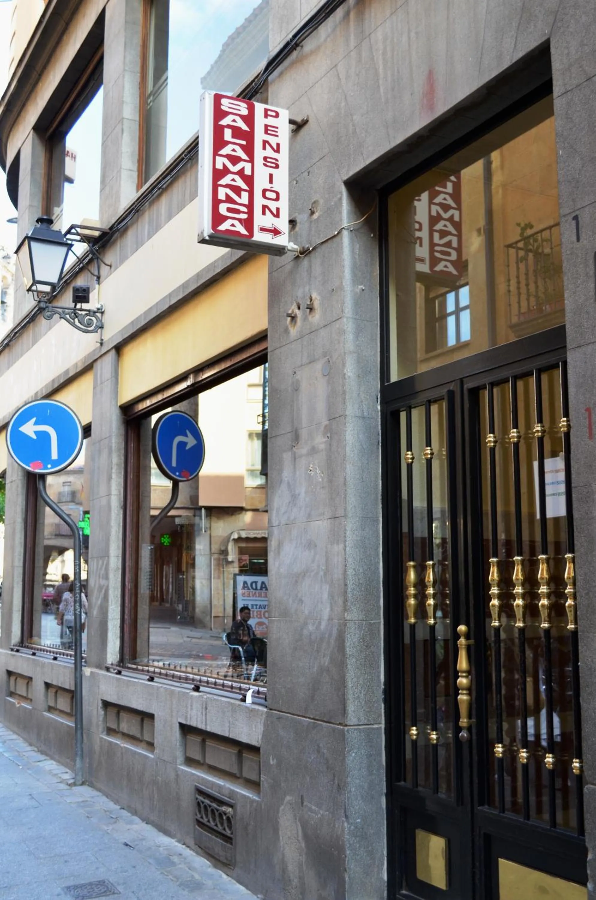 Facade/entrance in Pension Salamanca
