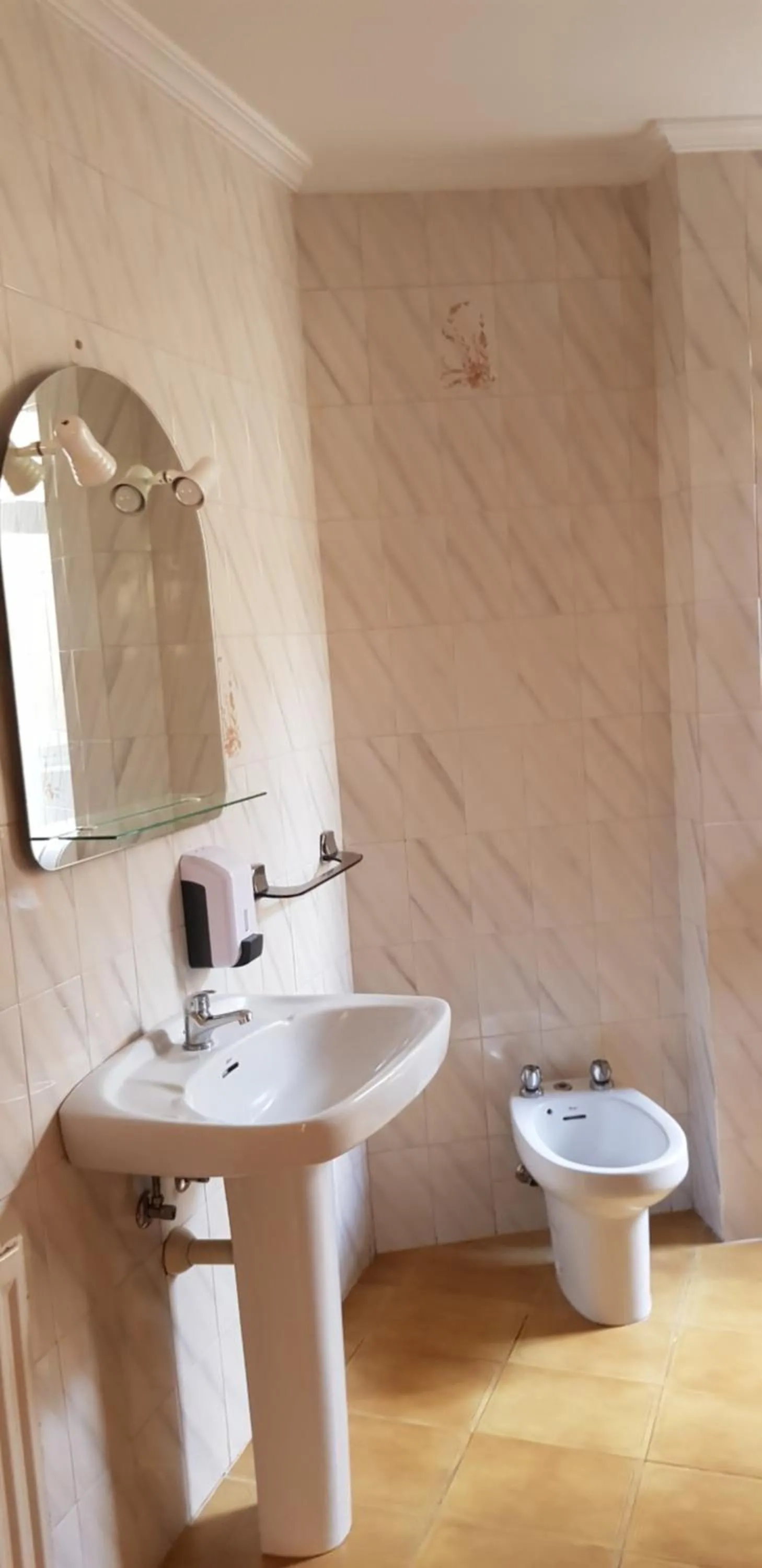 Bathroom in Pension Salamanca