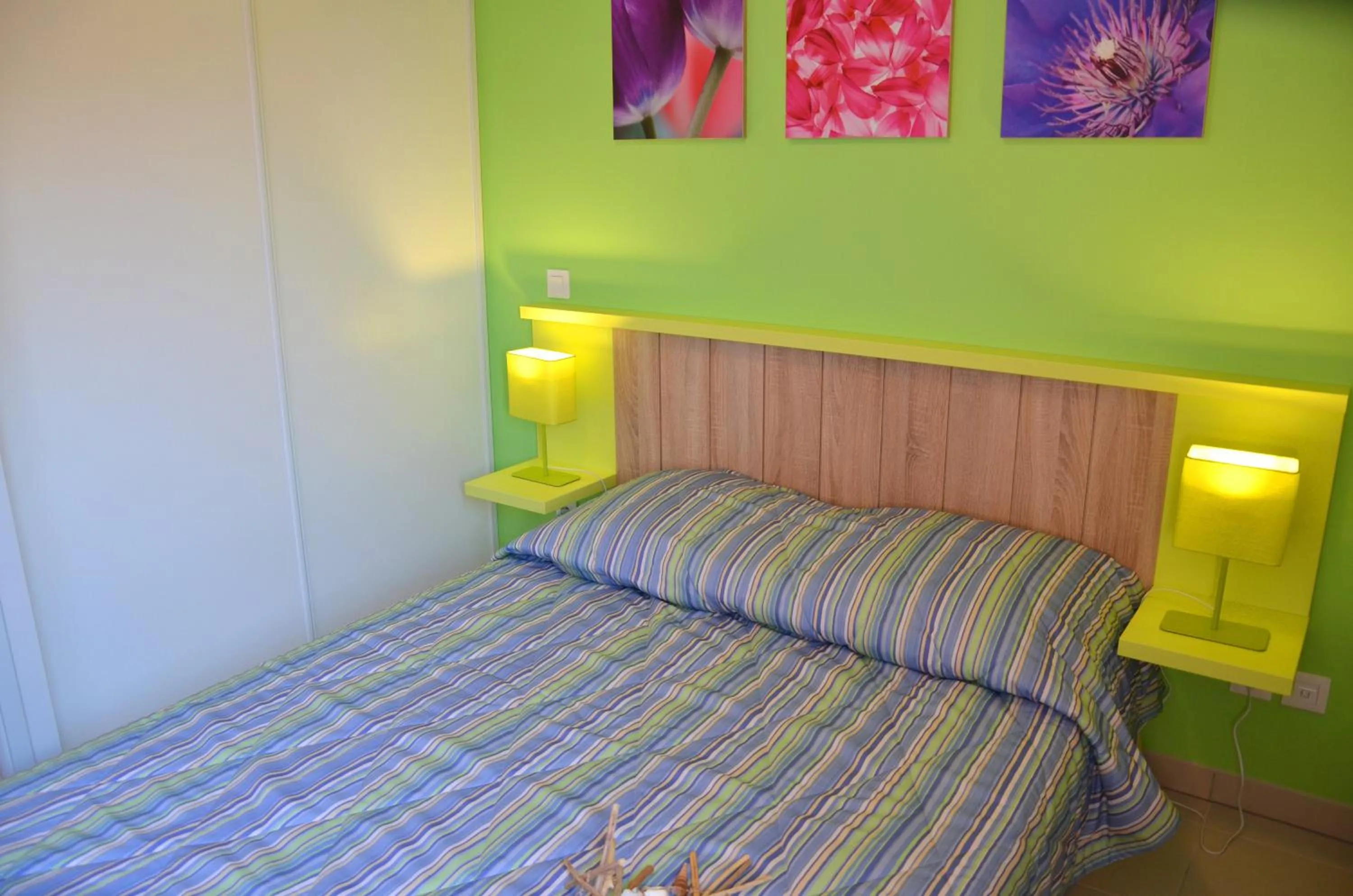 Bedroom, Bed in Lagrange Grand Bleu Vacances – Résidence La Grenadine