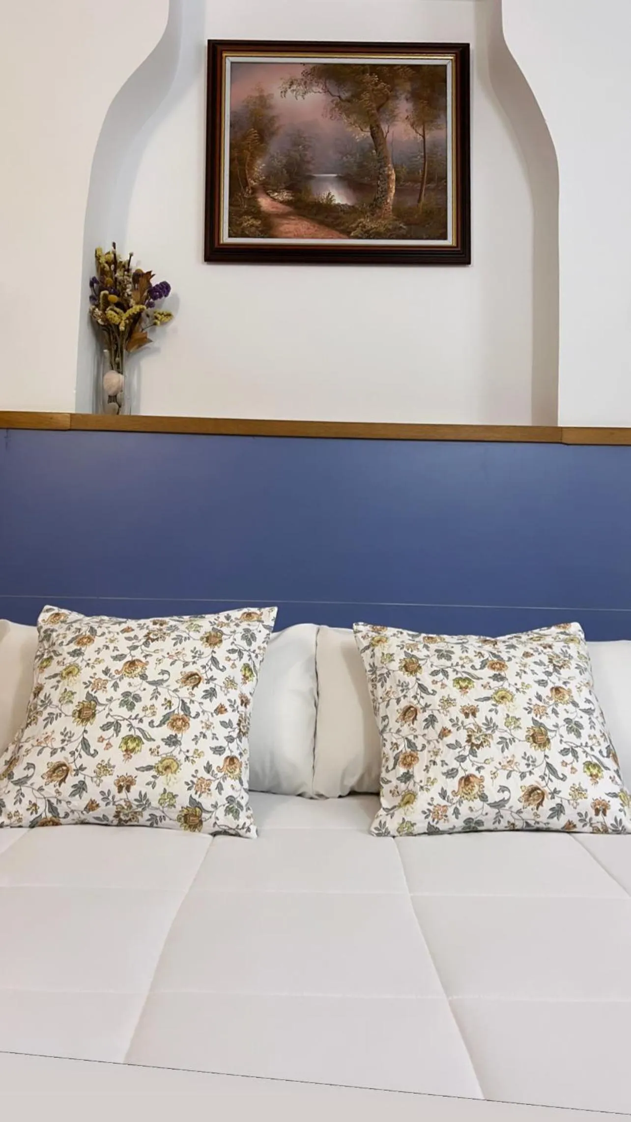 Bed in Pensión Irune by Vivere Stays