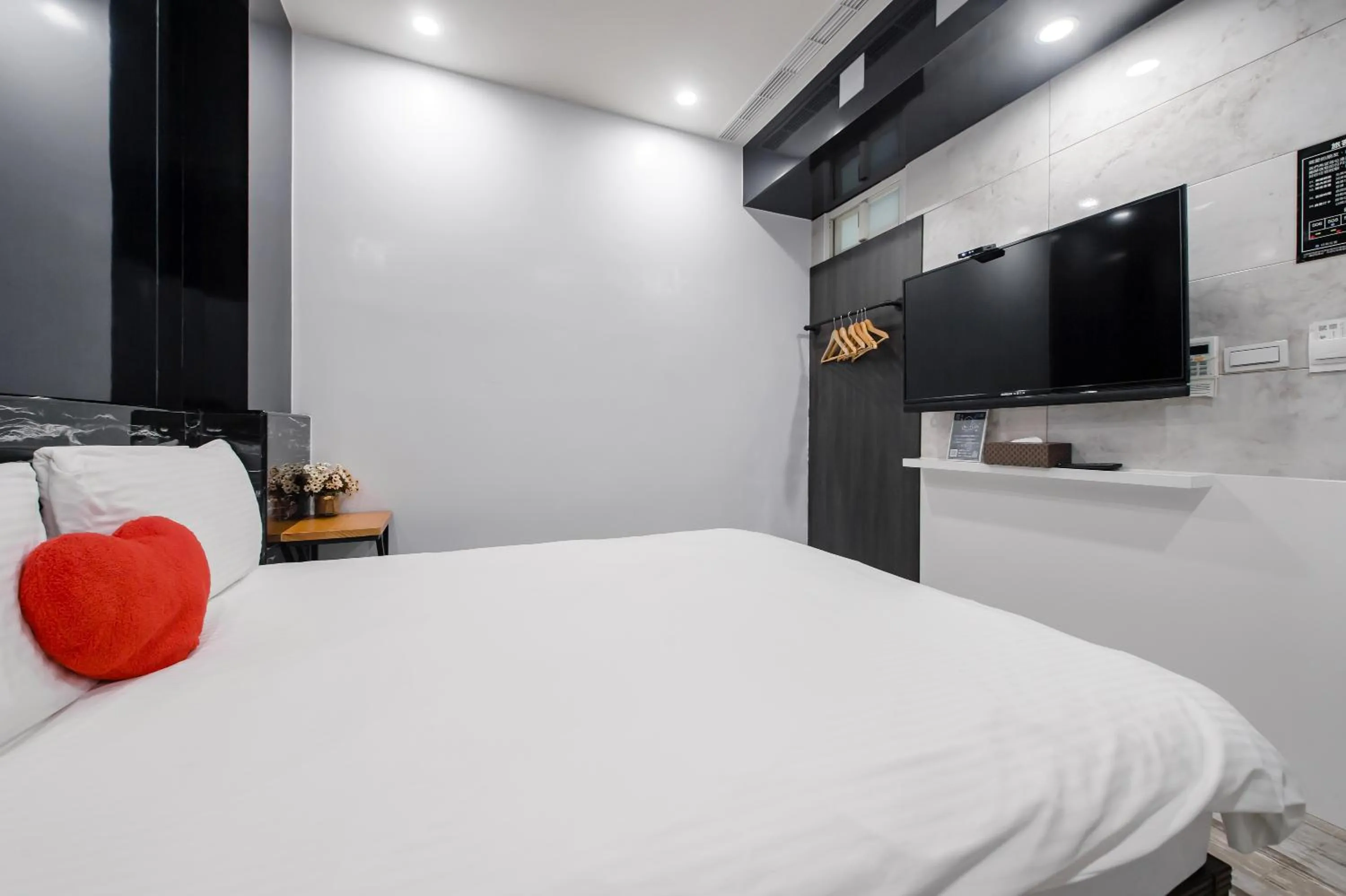 Bed in Sun Moon Tea B&B