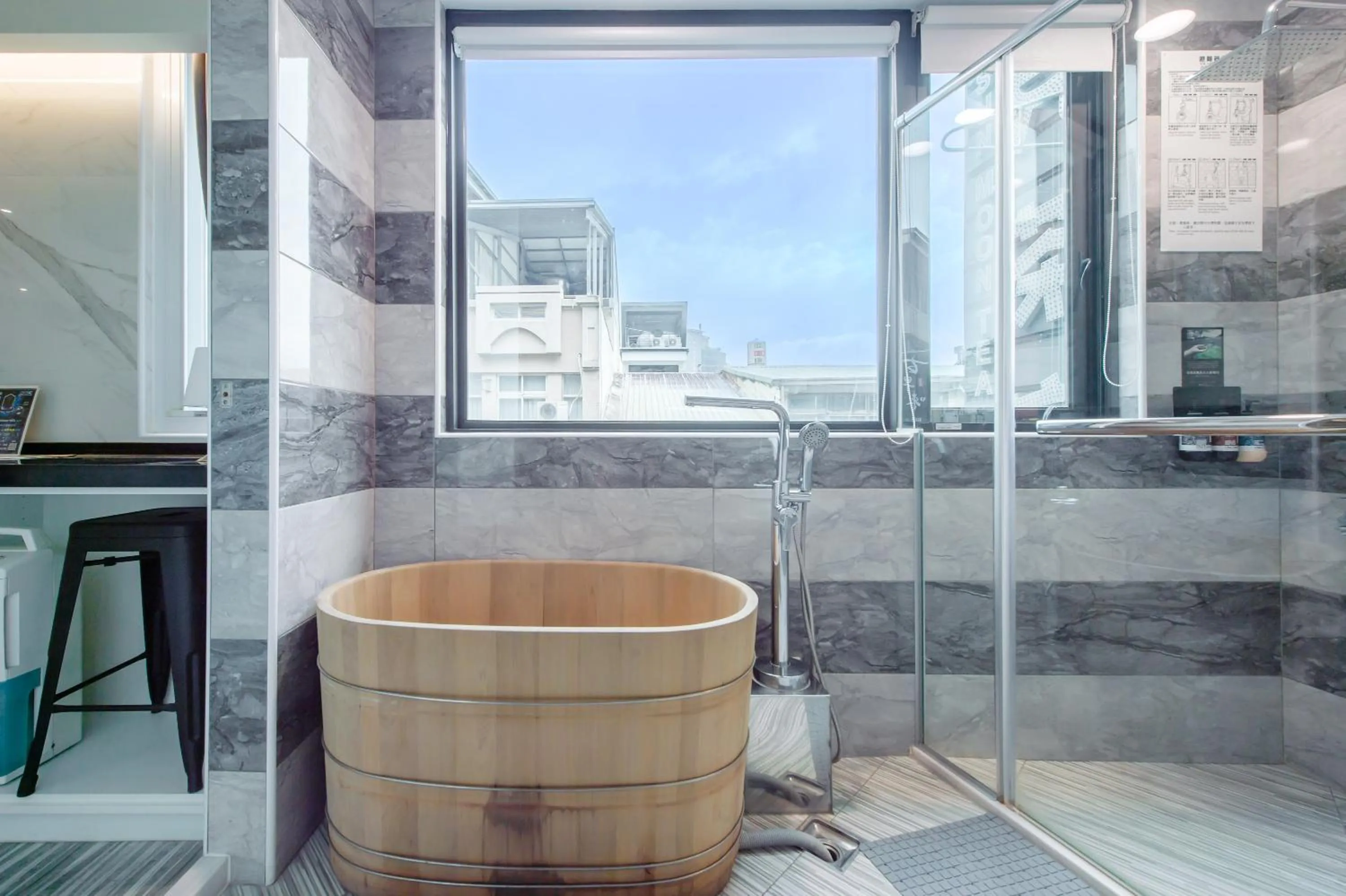 Shower in Sun Moon Tea B&B