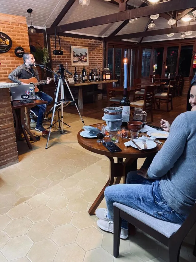Restaurant/places to eat in Pousada Quinta dos Doges