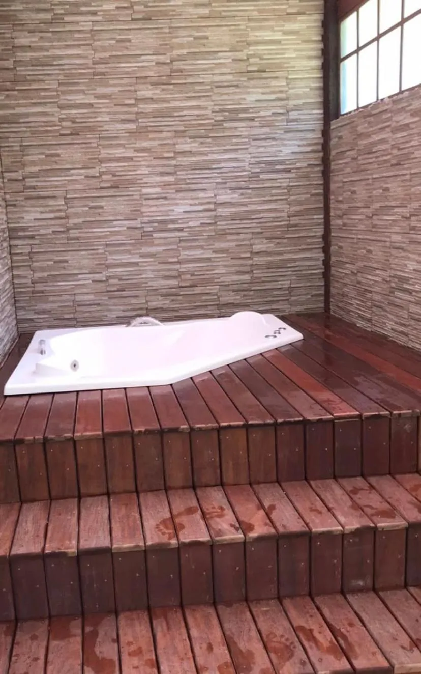 Hot Tub in Pousada Quinta dos Doges