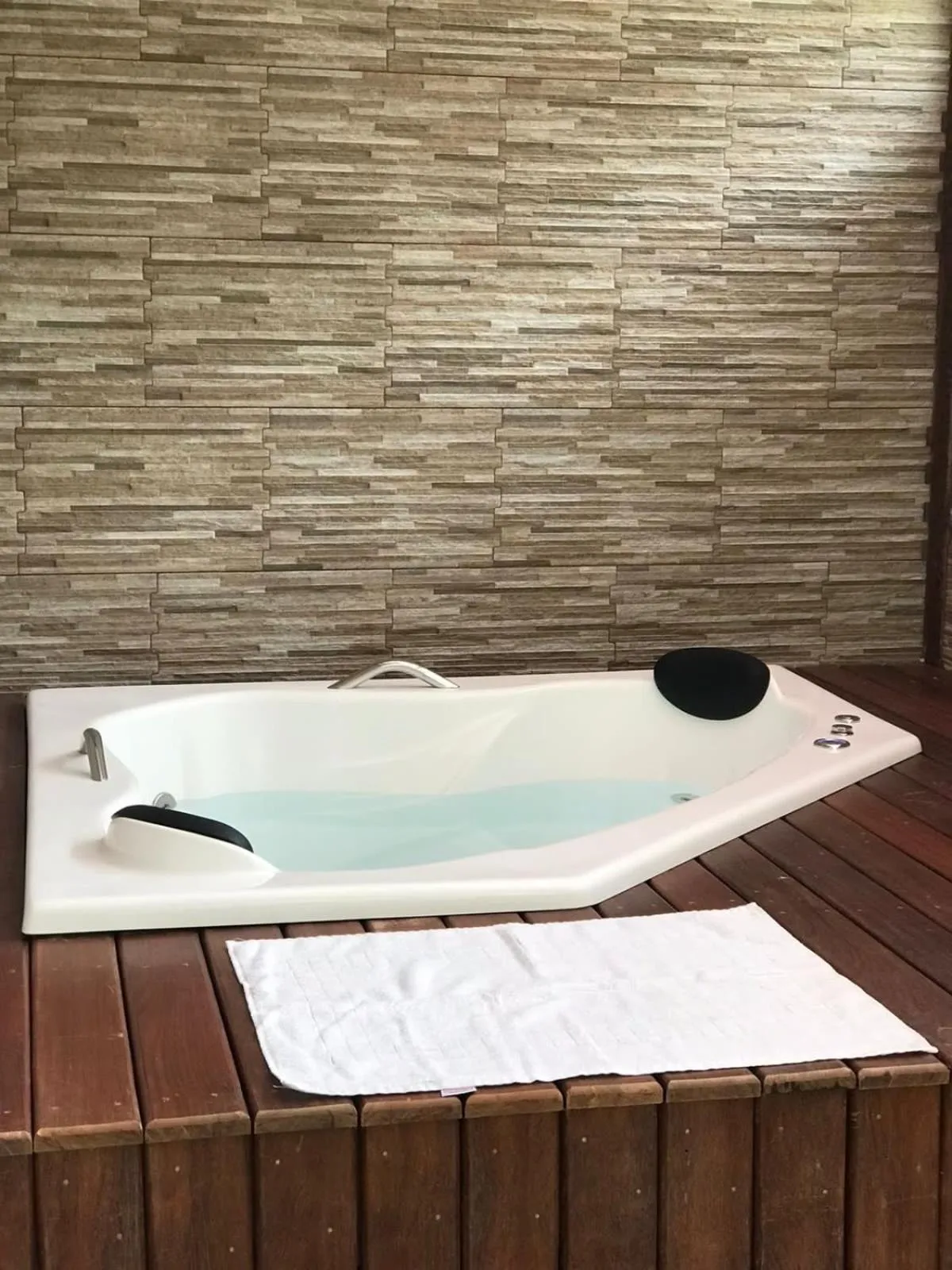 Hot Tub in Pousada Quinta dos Doges