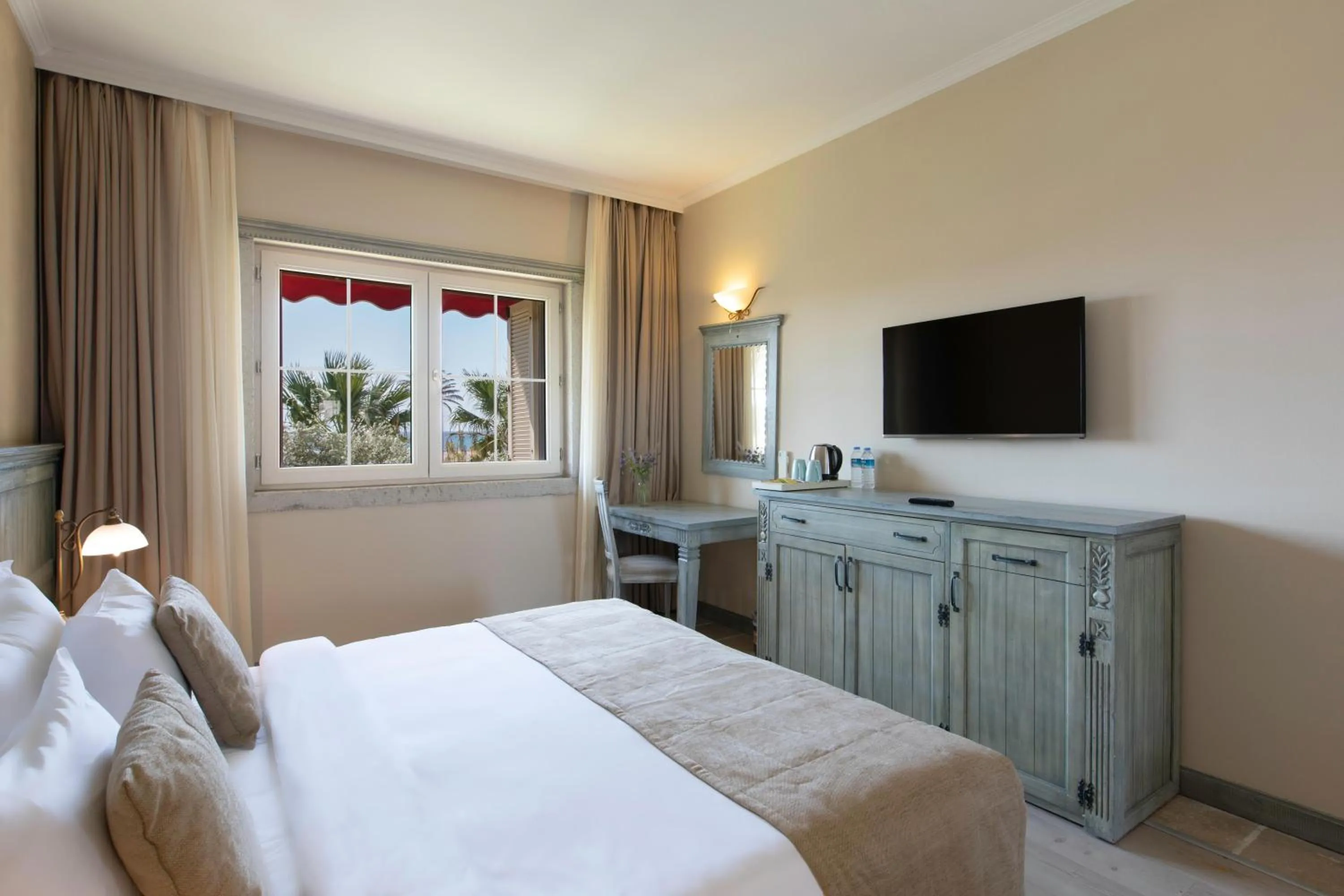 Photo of the whole room in Kairaba Alacati Beach Resort