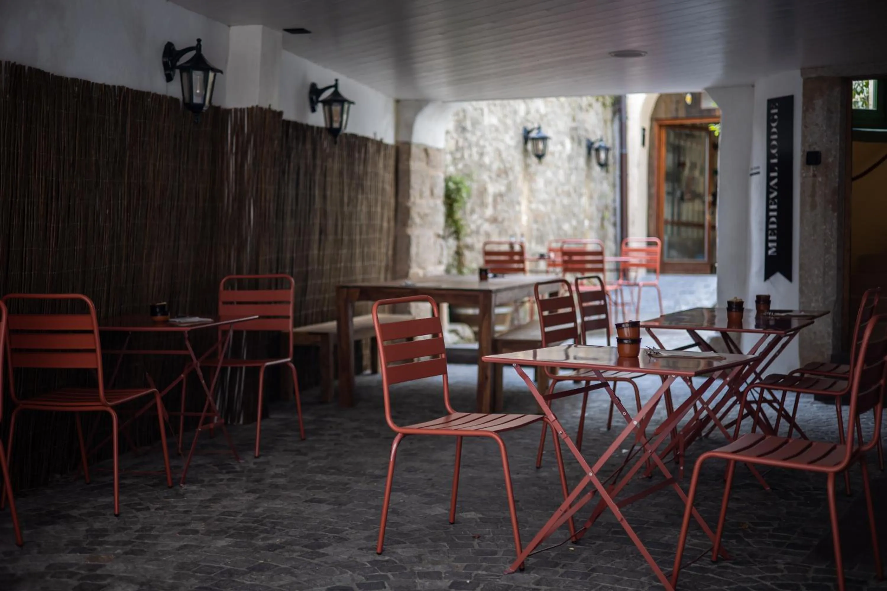 Restaurant/places to eat in Peanut Medieval Lodge