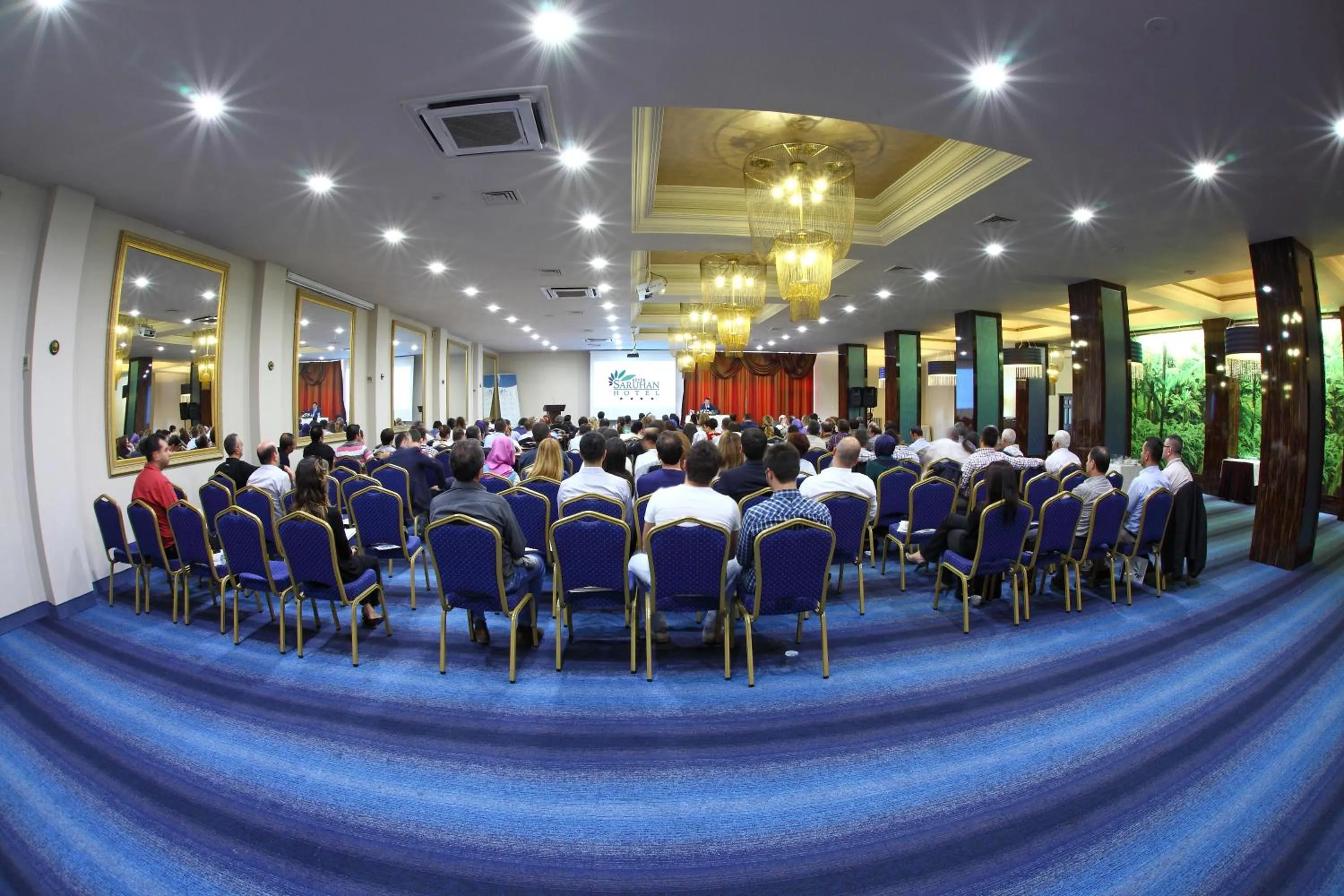 Communal lounge/ TV room in Buyuk Saruhan Hotel