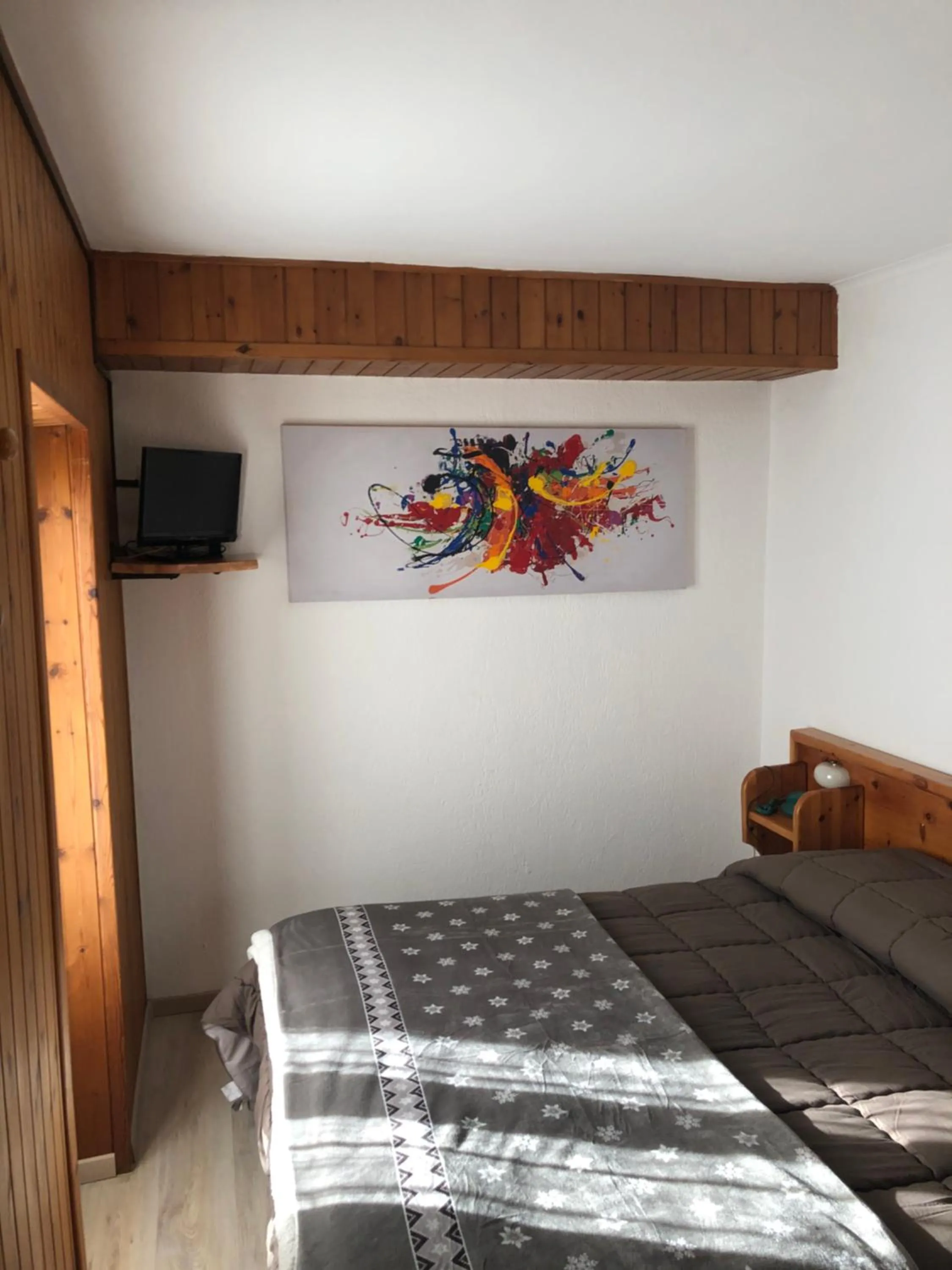 Bedroom, Bed in Hotel Chalet Joli