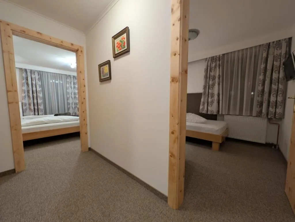 Photo of the whole room, Bed in Hotel Krimmlerfälle