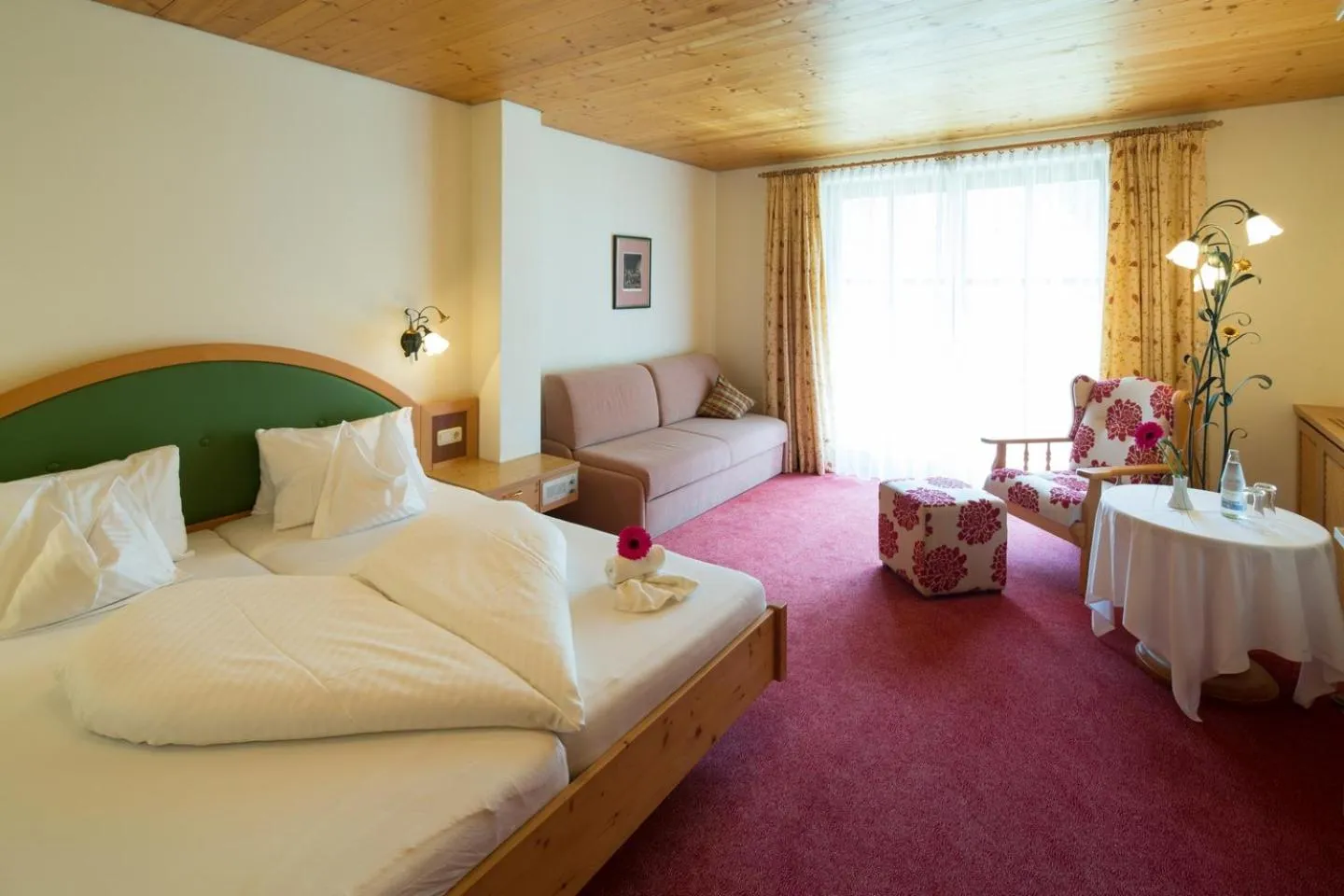 Mountain view, Bed in Hotel Krimmlerfälle