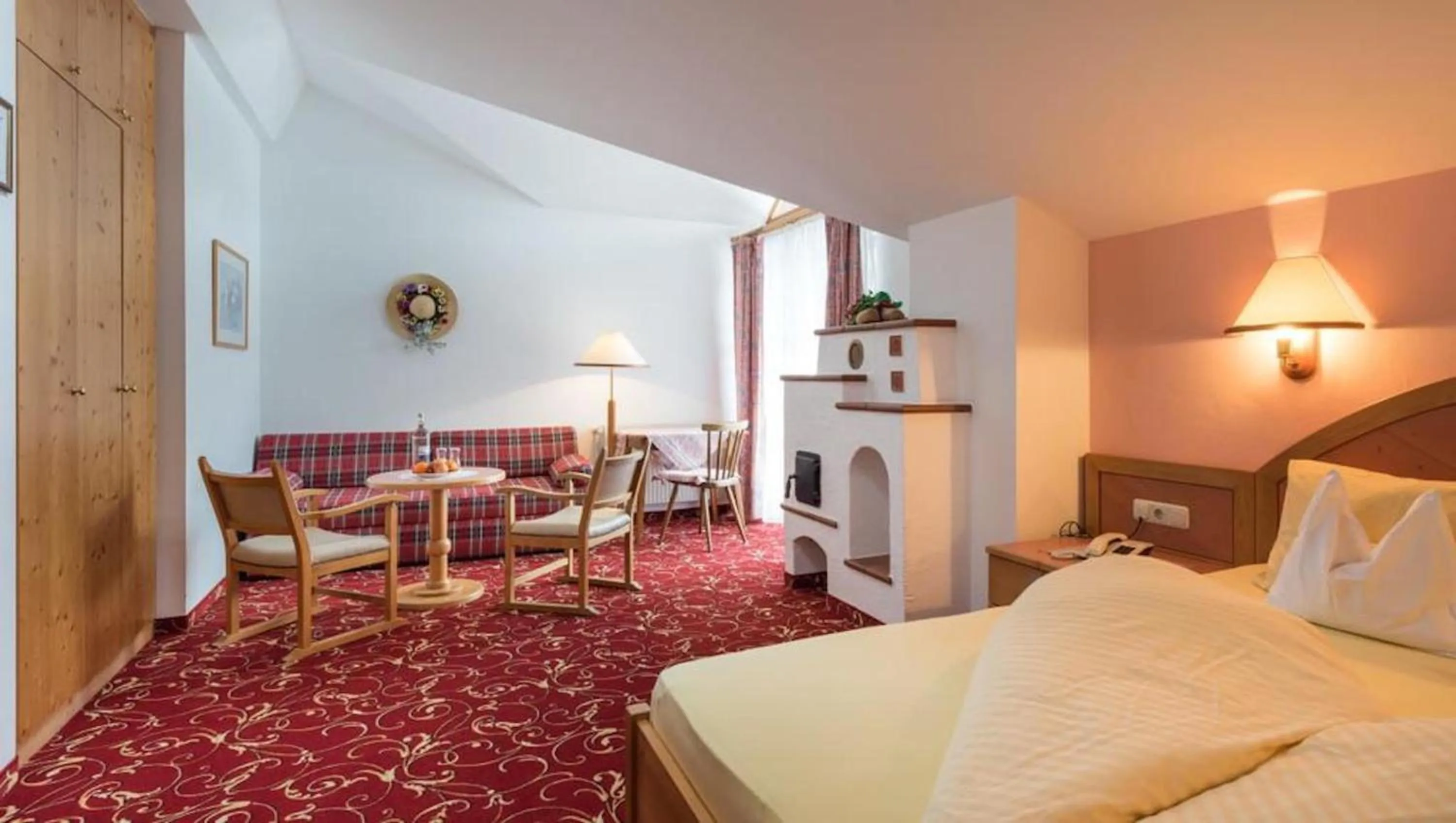 Photo of the whole room, Bed in Hotel Krimmlerfälle