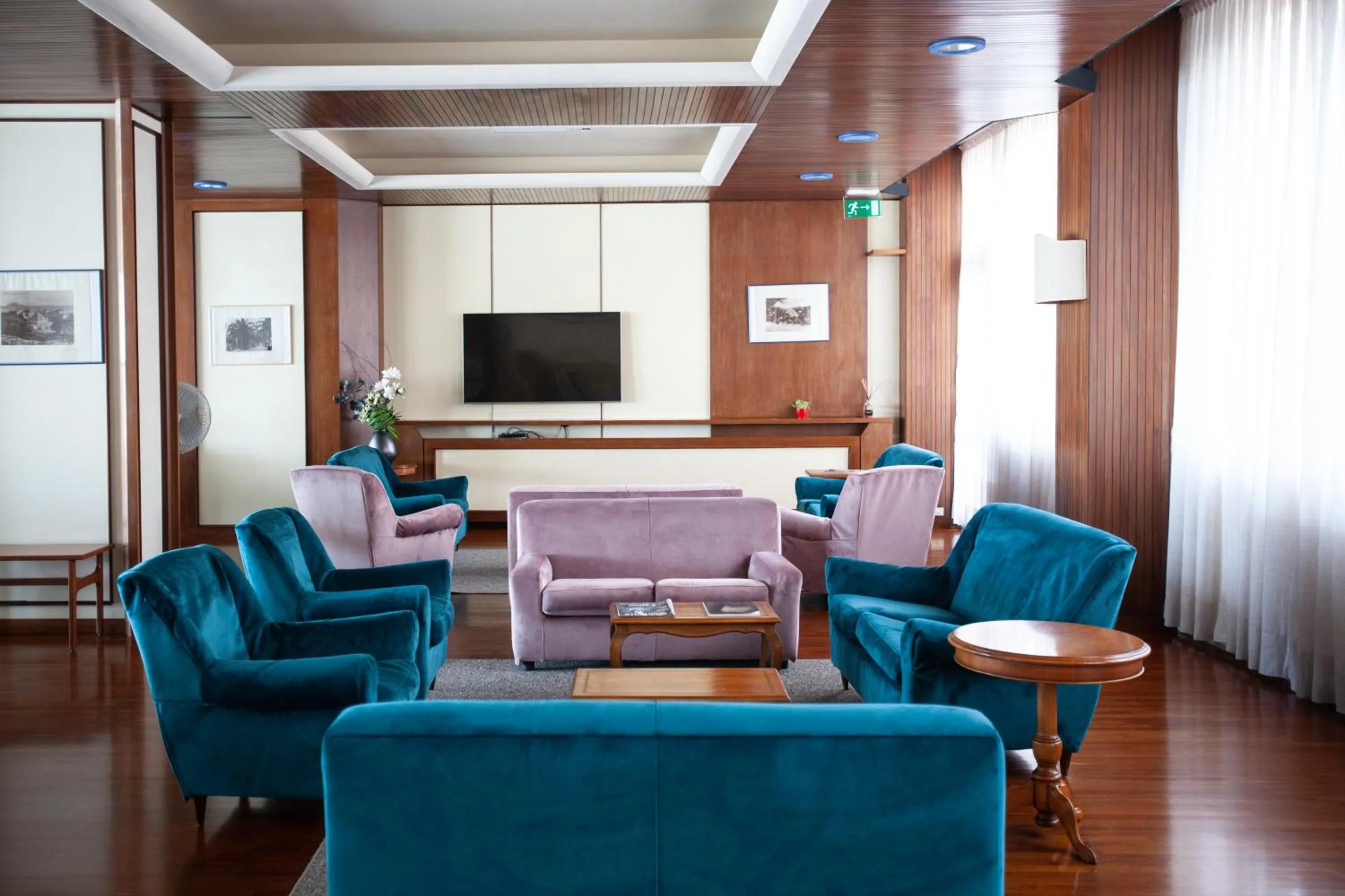 Communal lounge/ TV room in Diana Grand Hotel