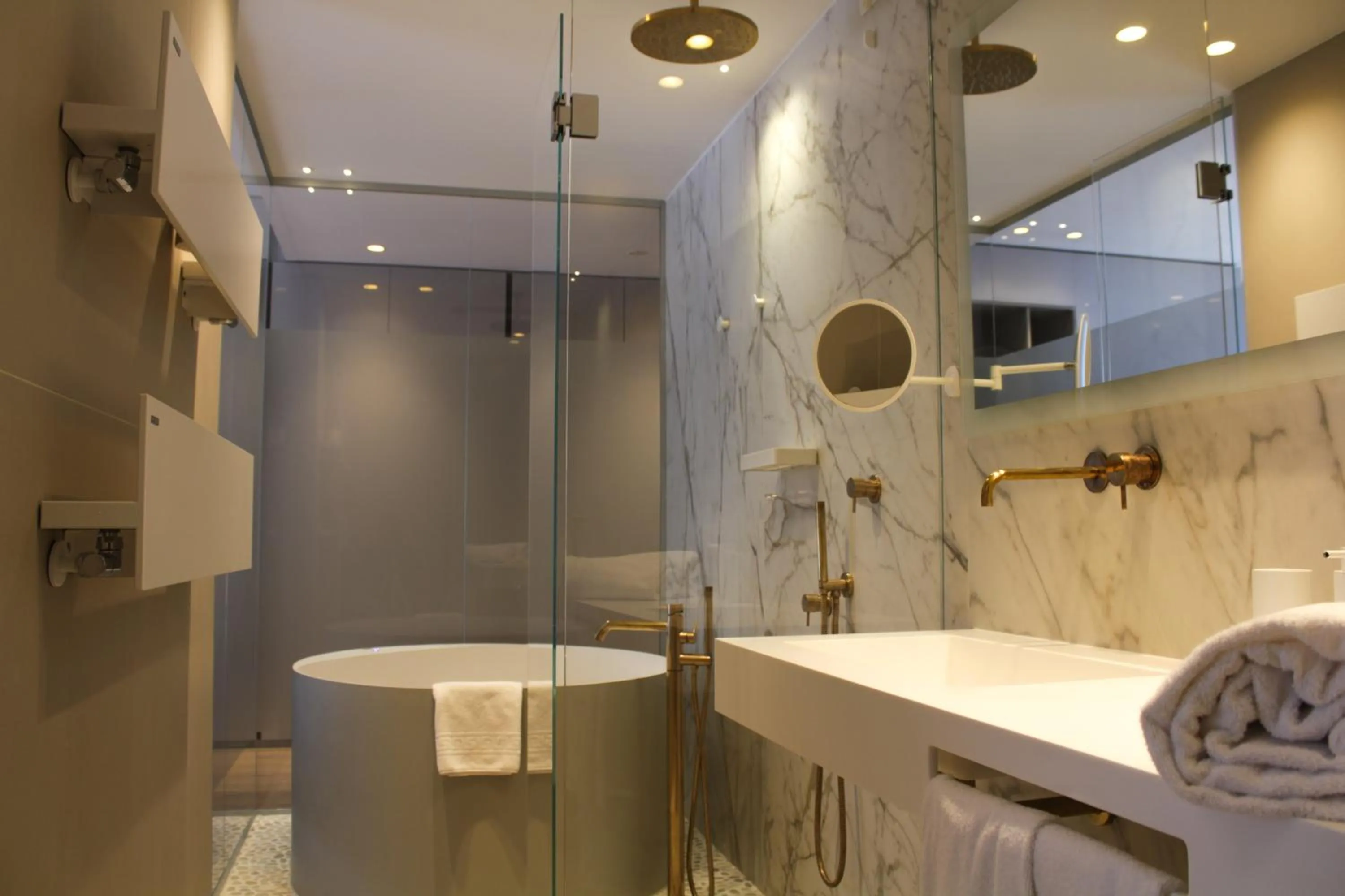 Shower in Diana Grand Hotel