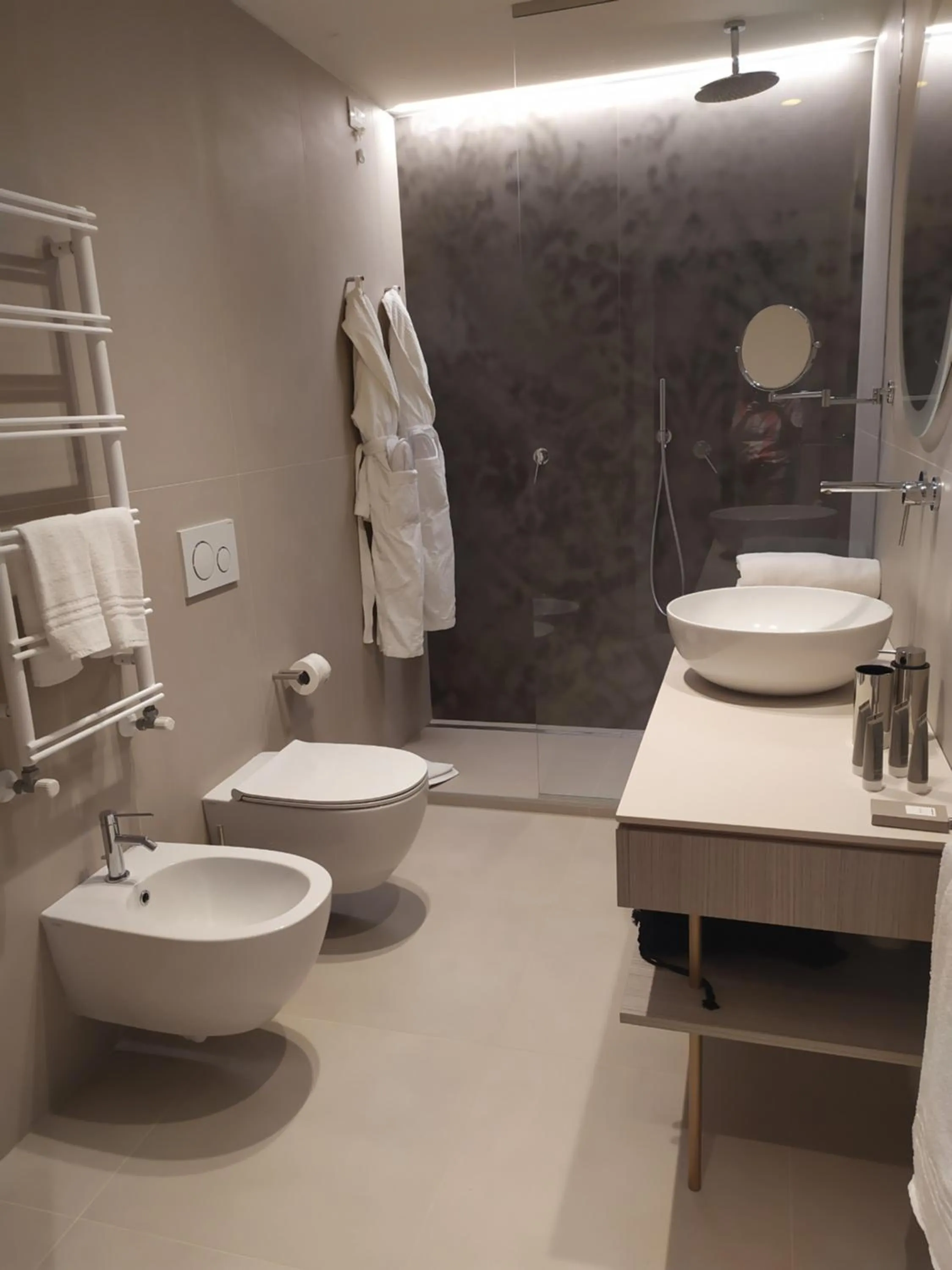 Shower in Diana Grand Hotel