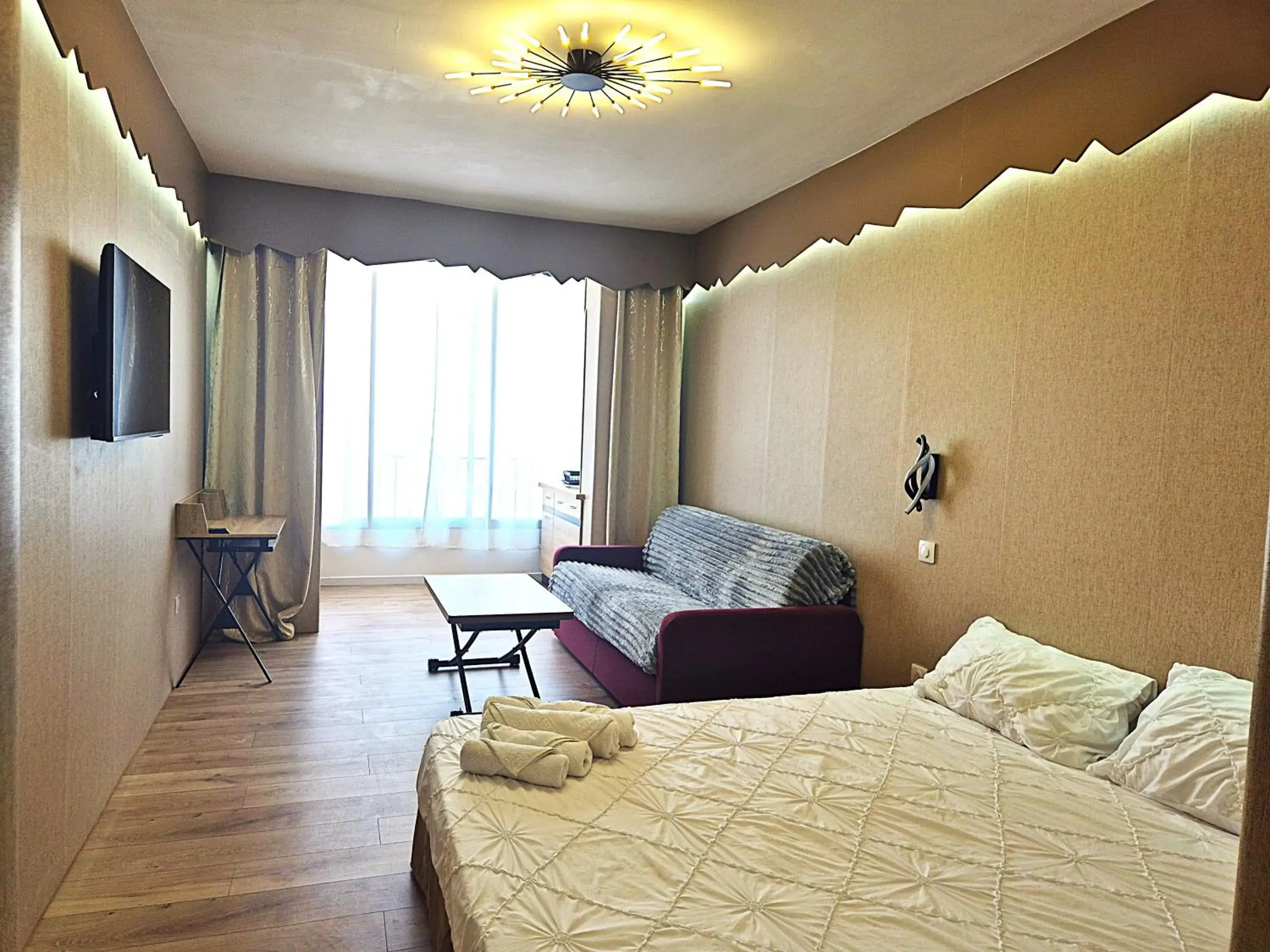 King Studio with Sofa Bed in Hôtel le Colibri King Studio with Sofa Bed in Hôtel le Colibri