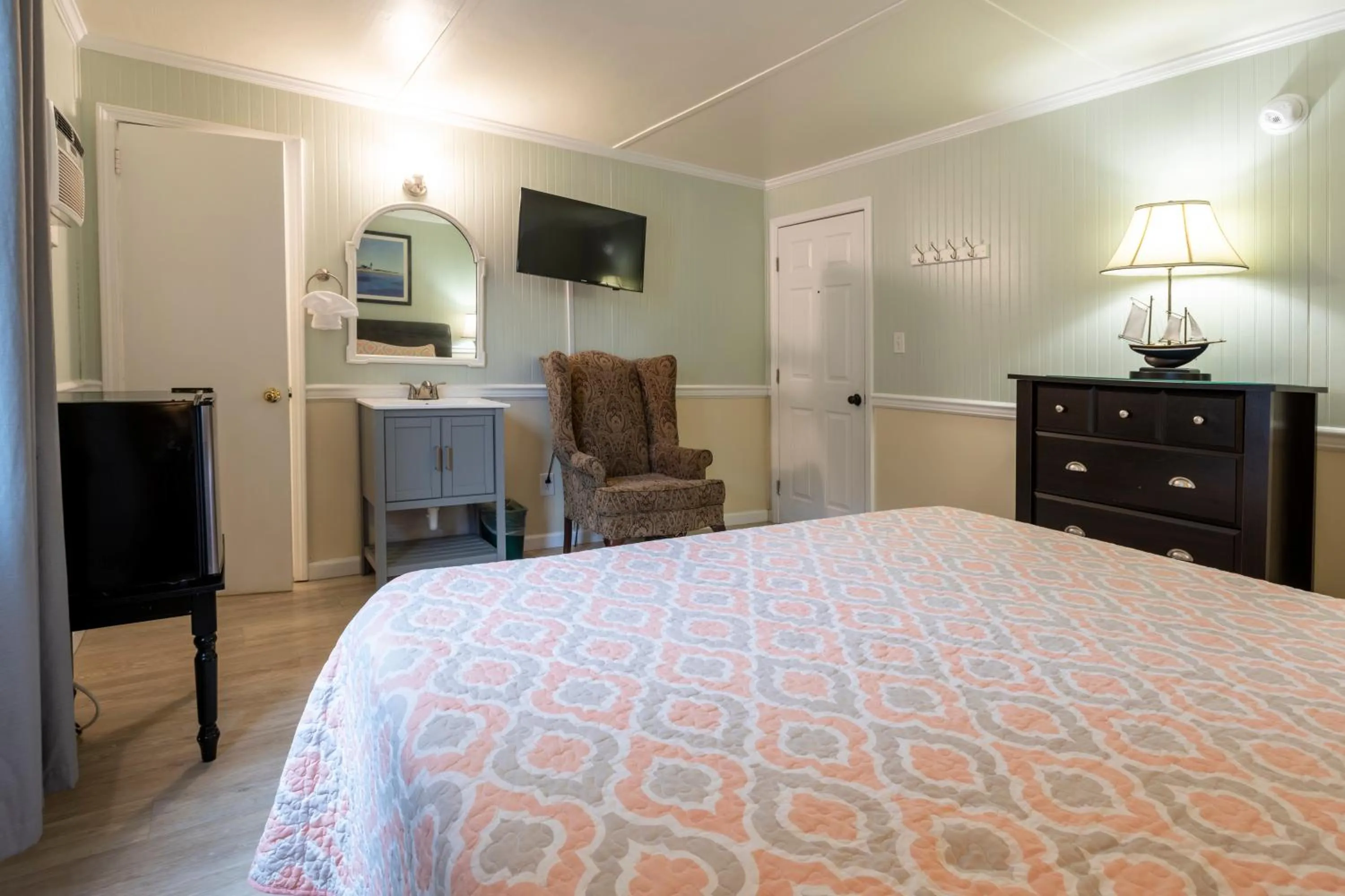 Bed in Blackbeard's Lodge